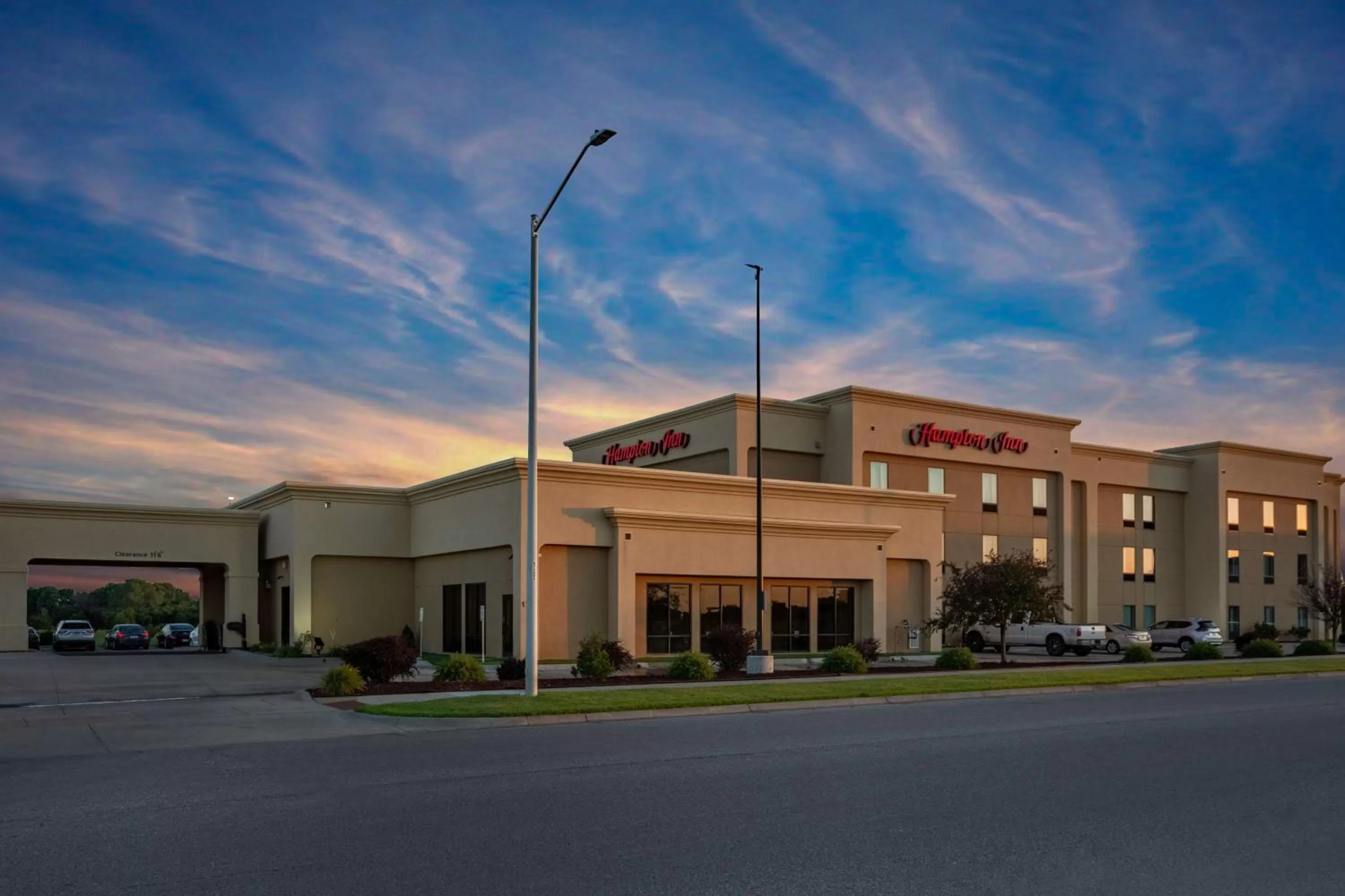 Property building in Hampton Inn Derby-Wichita Southeast
