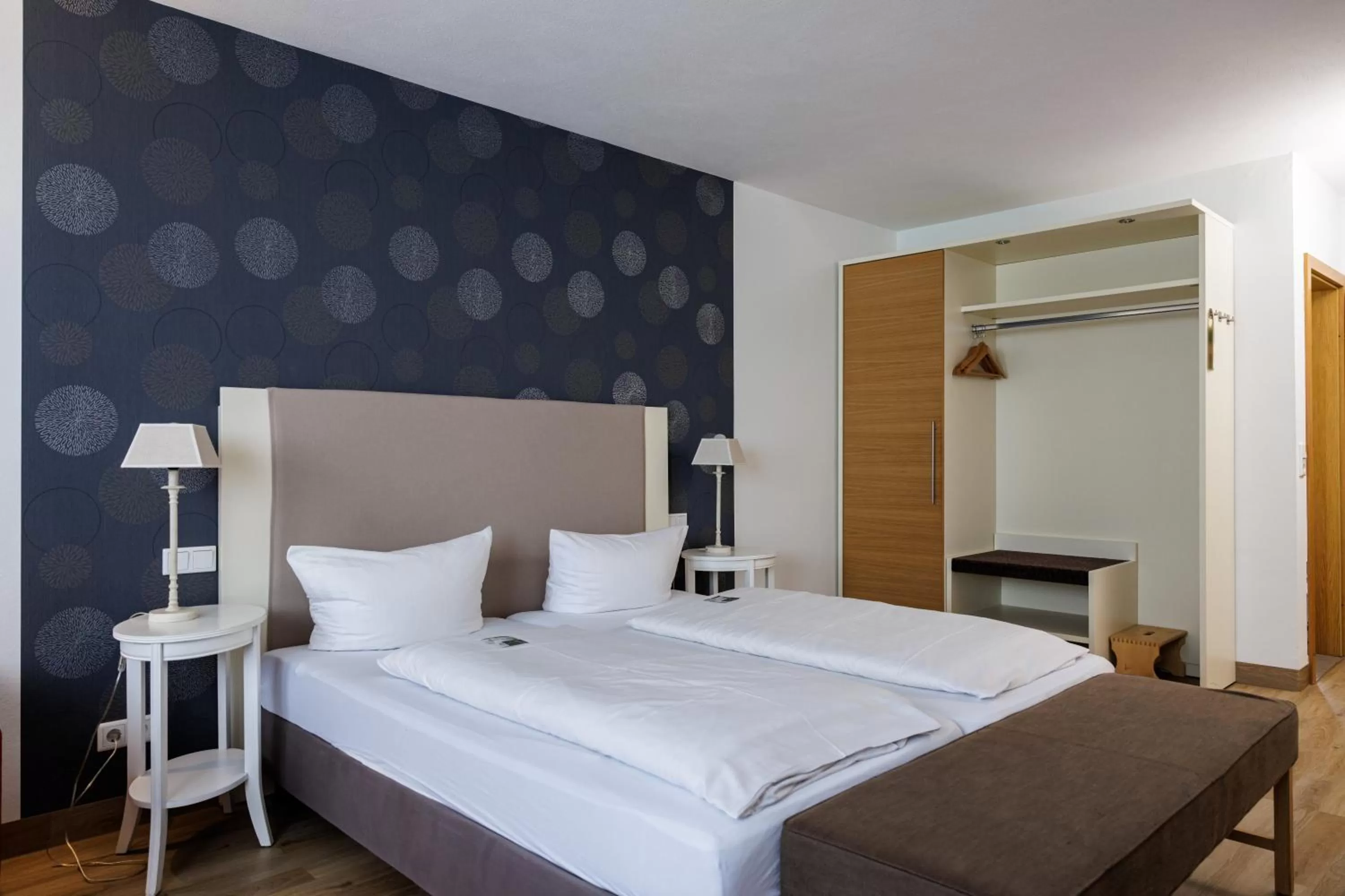 Bedroom, Bed in Flair Hotel zum Storchen