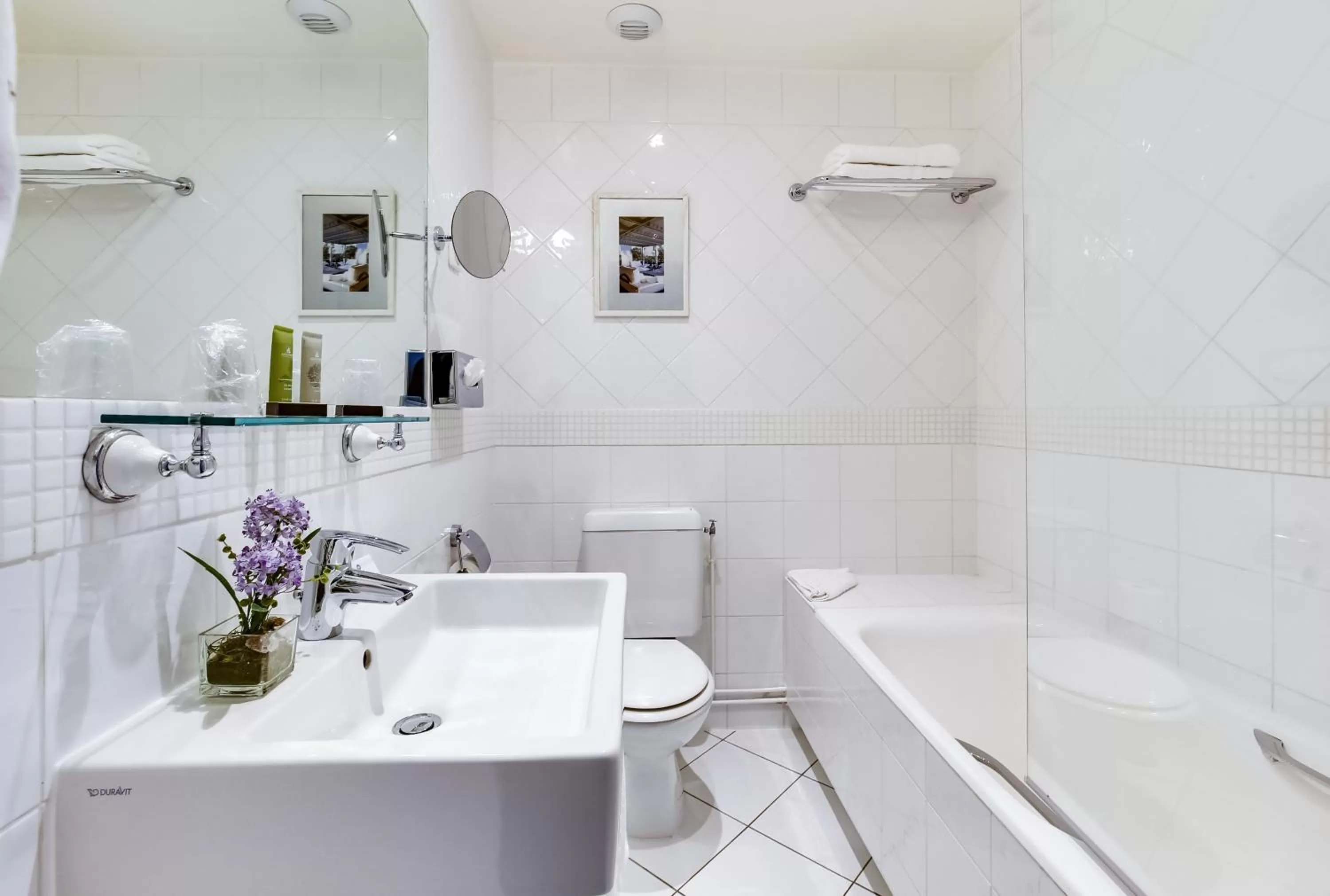 Bathroom in Hotel Lorette - Astotel