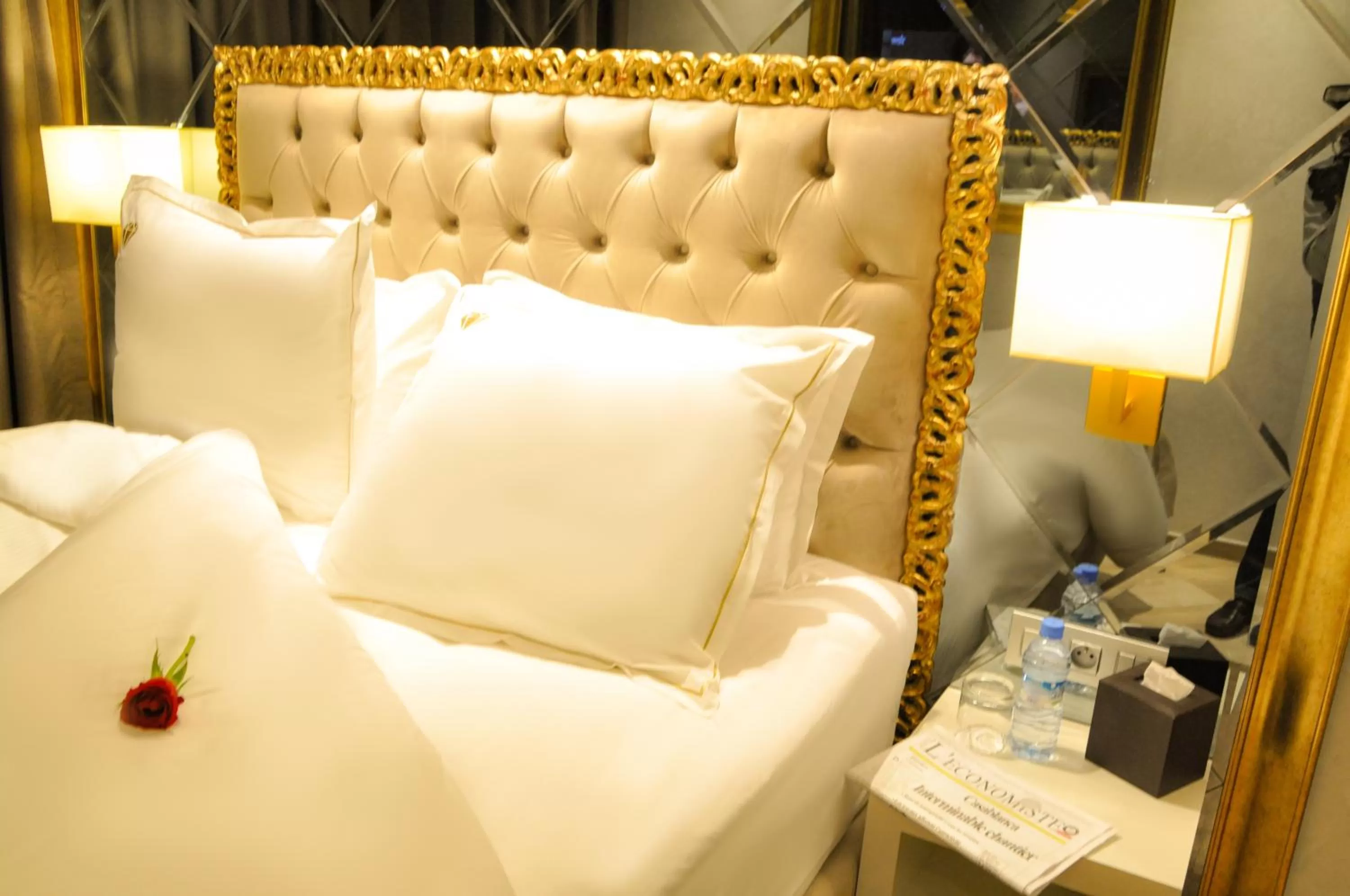 Toilet, Bed in Suite Hotel Casa Diamond