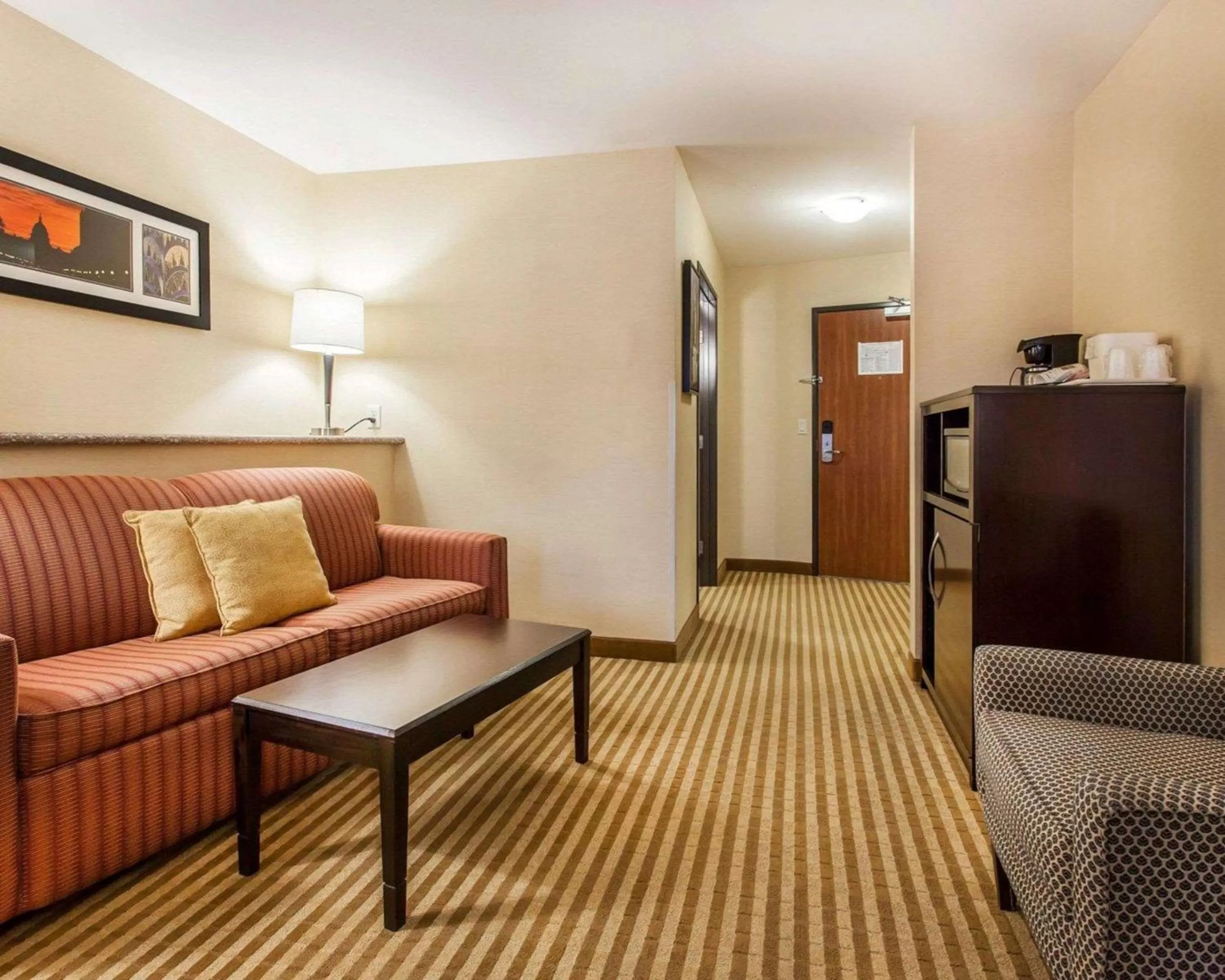 Photo of the whole room in Comfort Suites Wenatchee Gateway