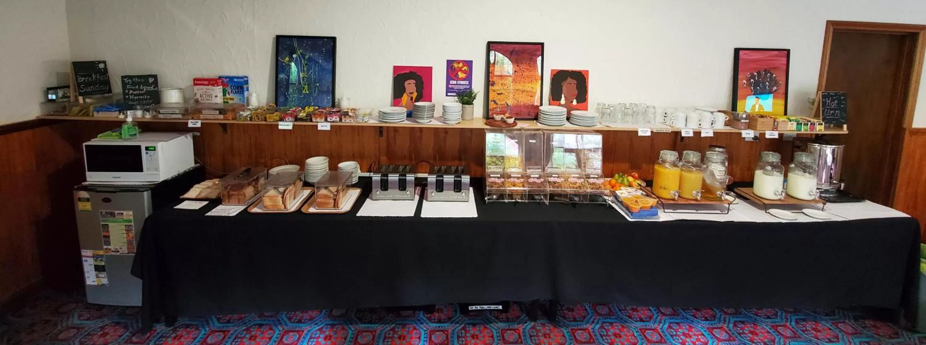 Breakfast in Sandors Motor Inn