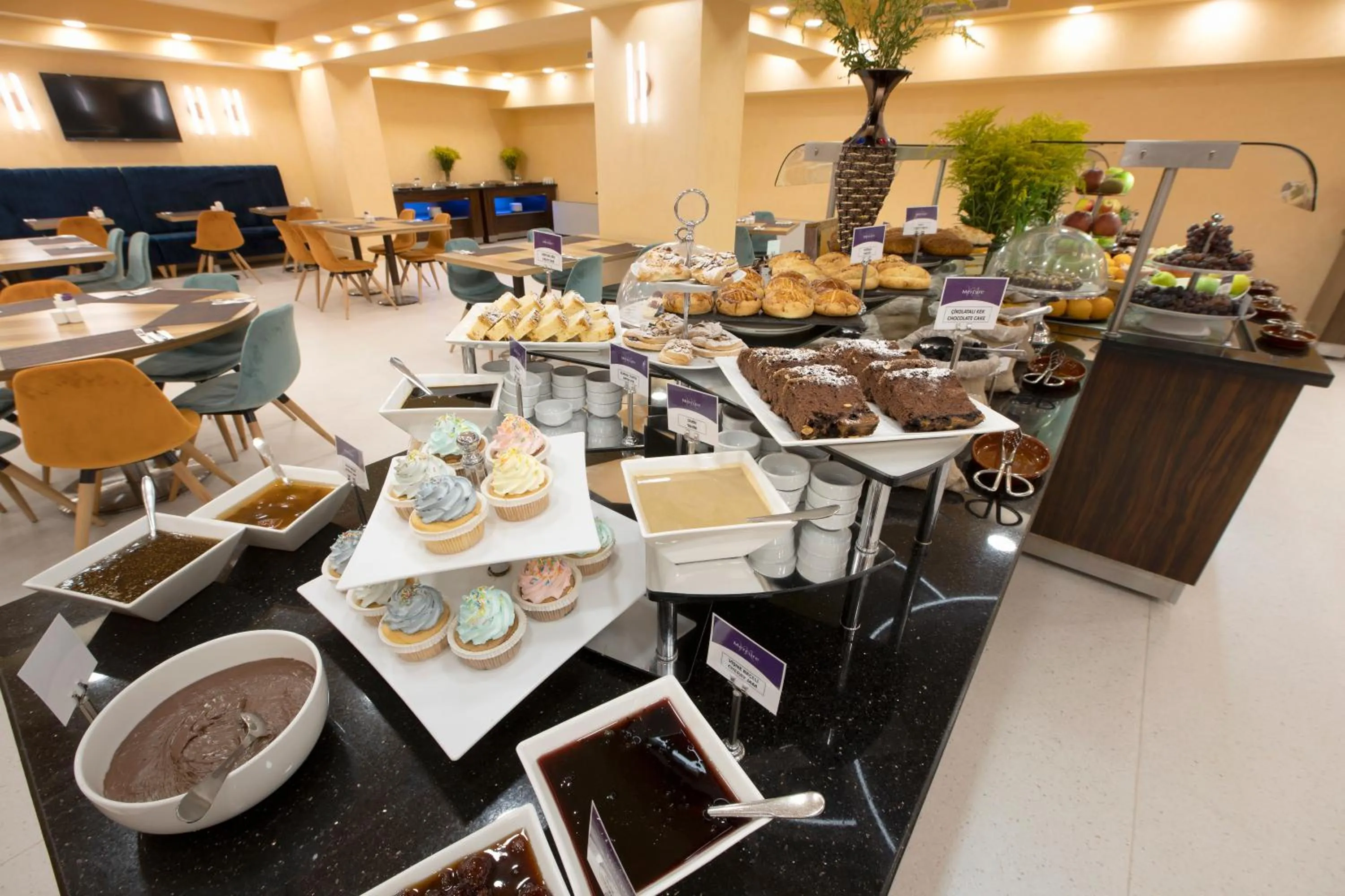 Restaurant/places to eat in Mercure Istanbul Bakirkoy