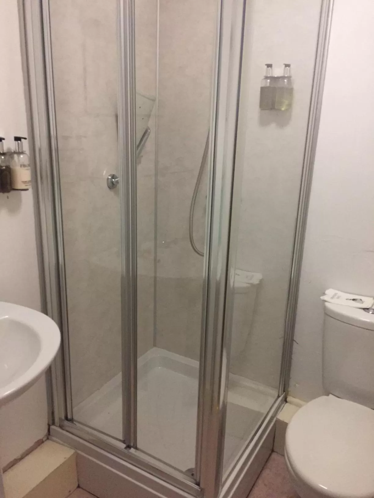 Bathroom in Carlton Hotel