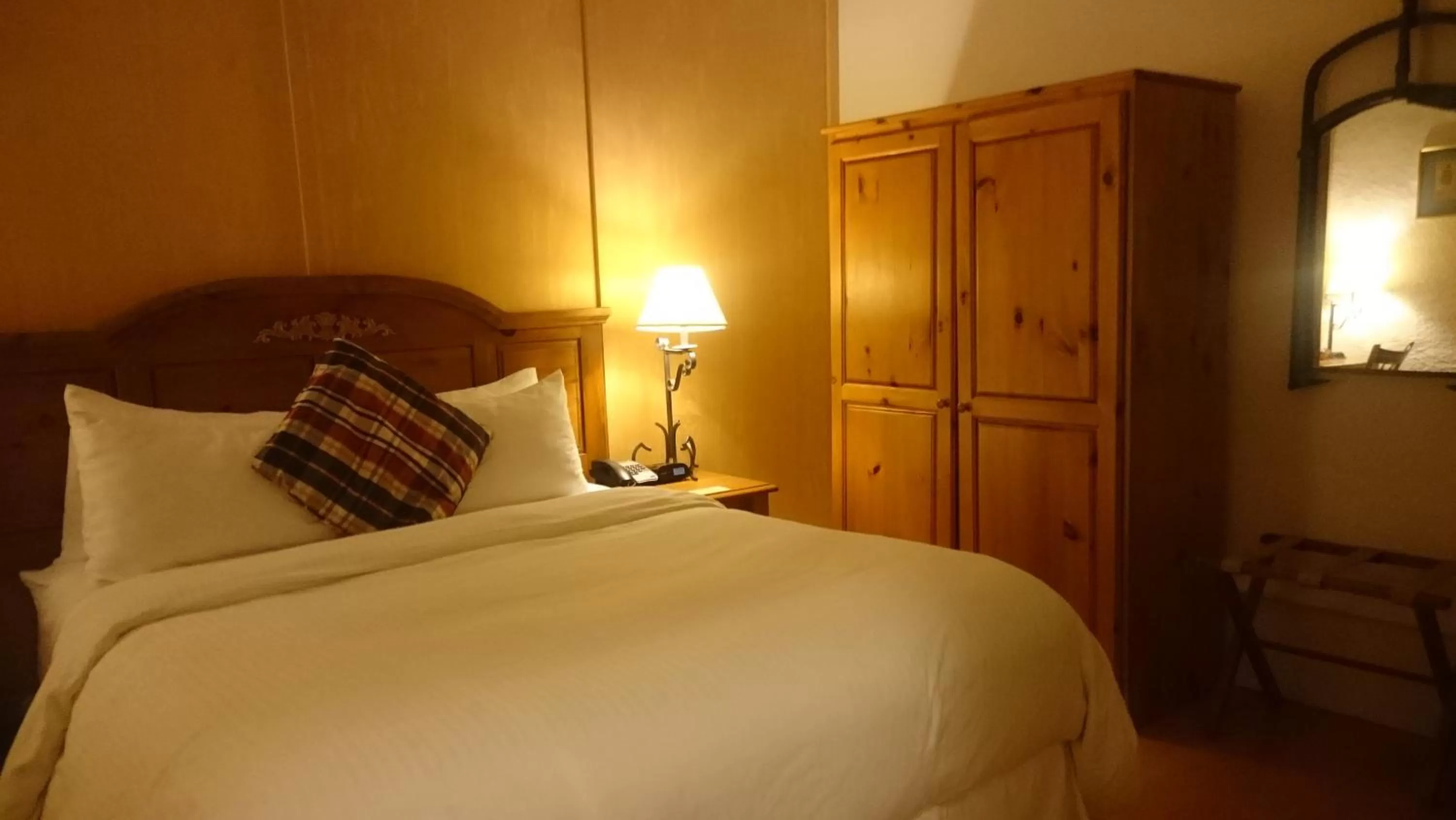 Bed in Benmiller Inn & Spa