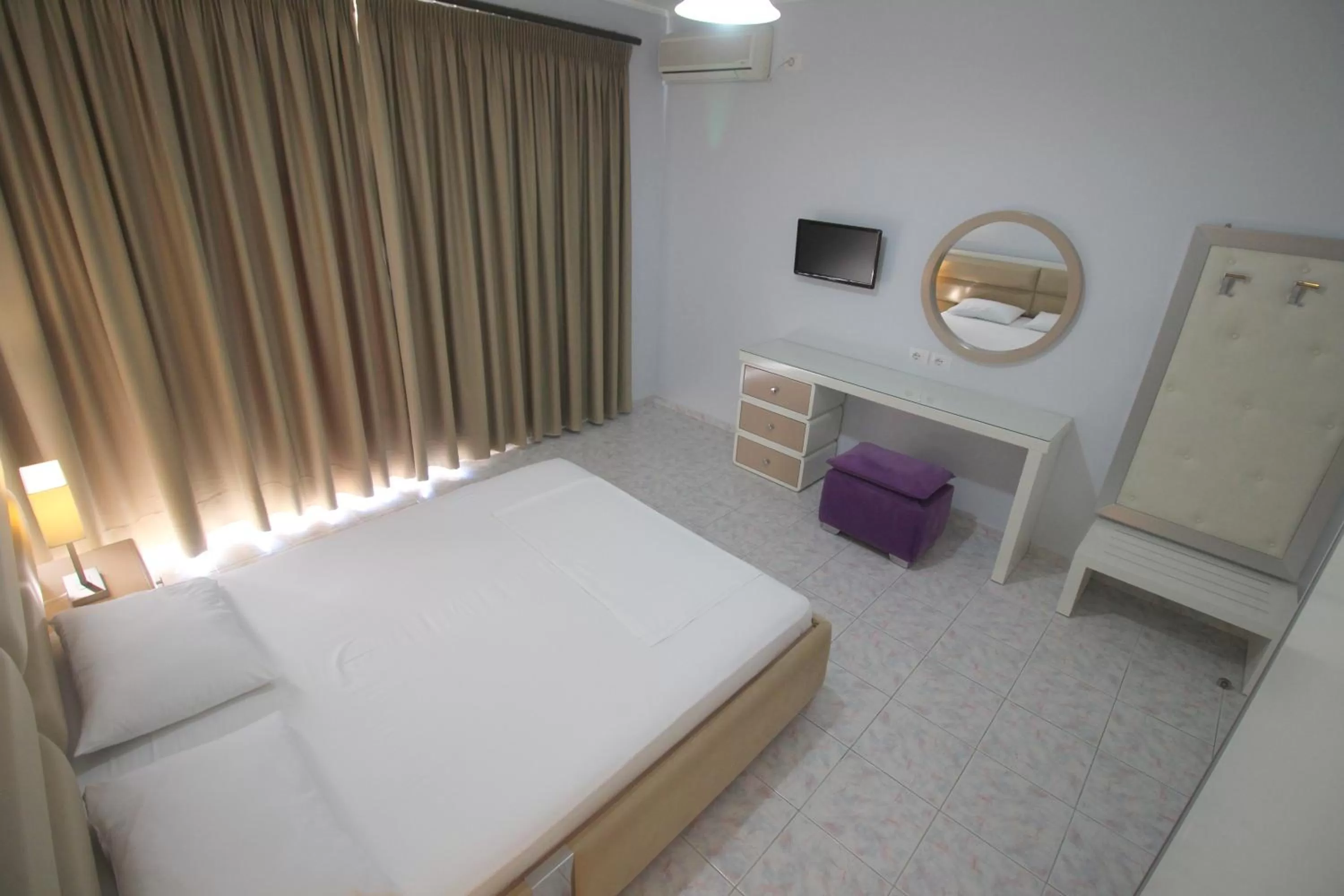 Bed in Murati Suites Sarandë