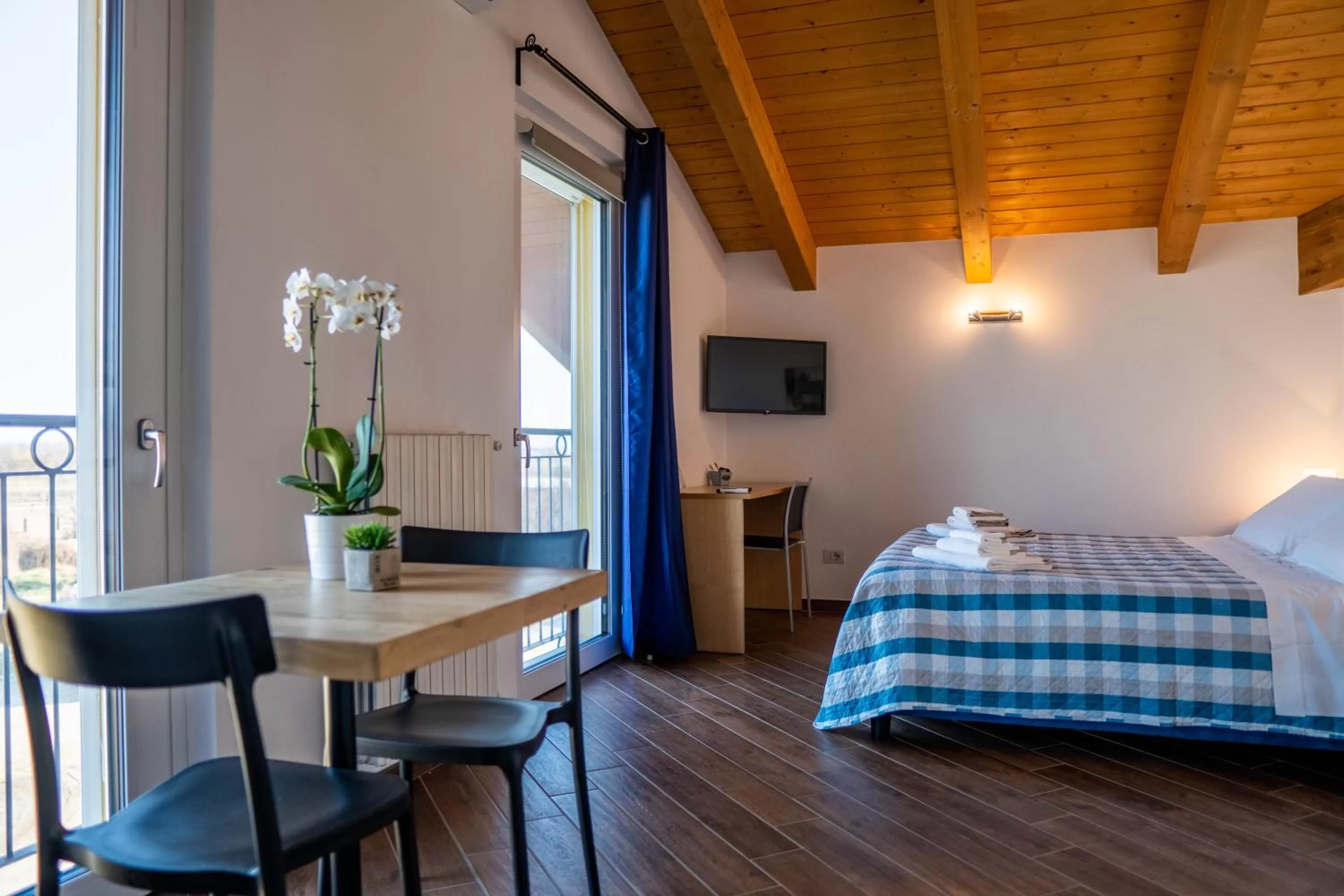 Photo of the whole room, Bed in Residence Le Palme