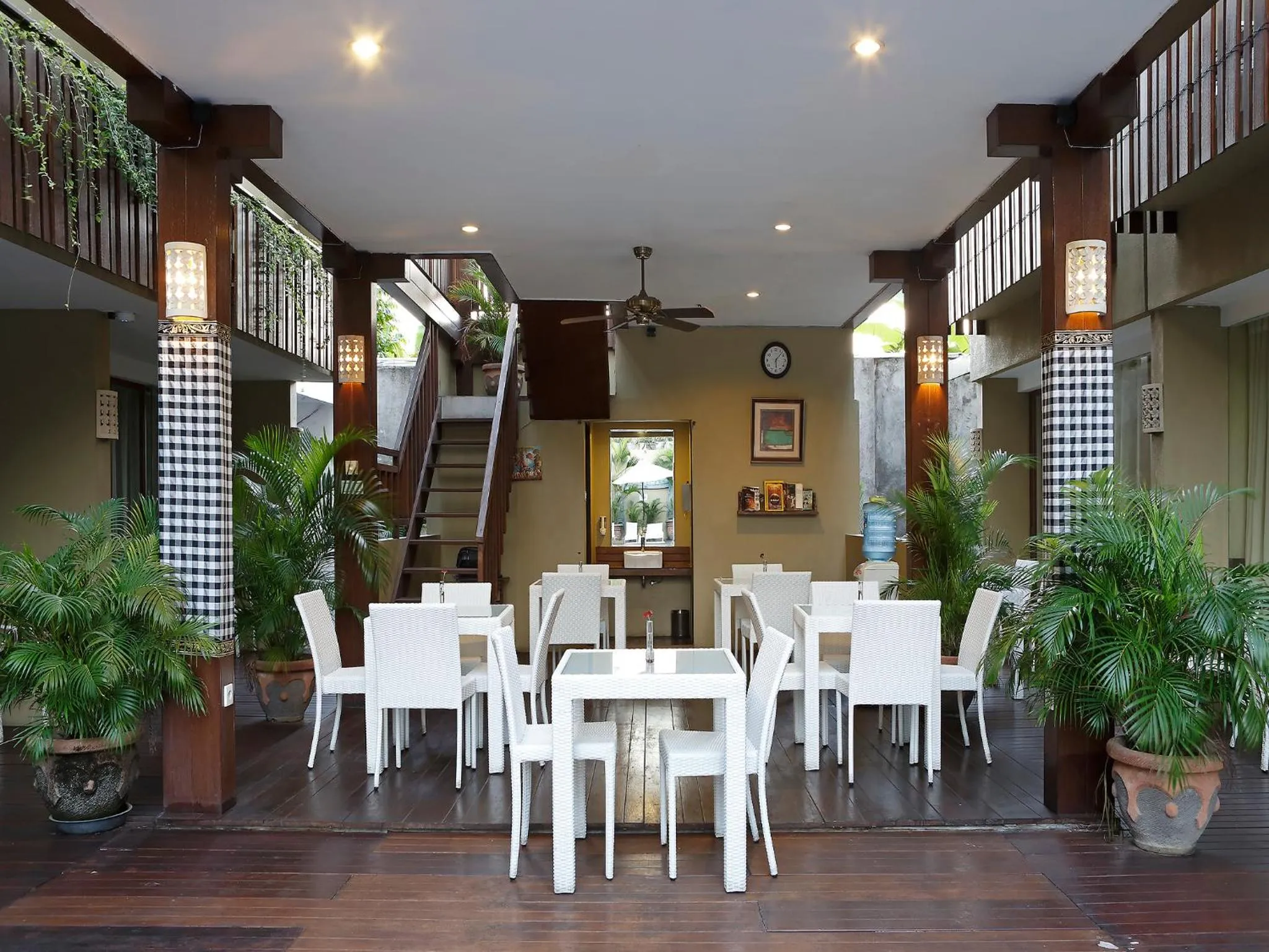 Restaurant/places to eat in Devata Suites and Residence