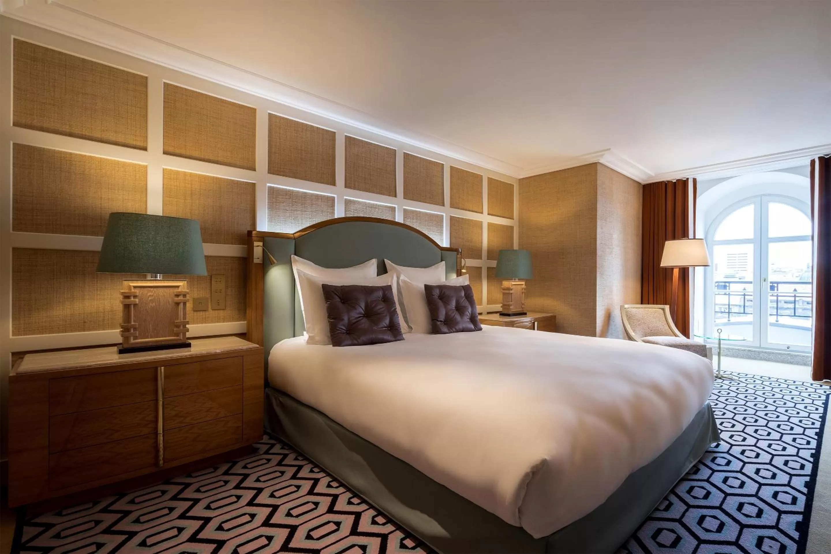 Bed in Maison Albar - Le Monumental Palace