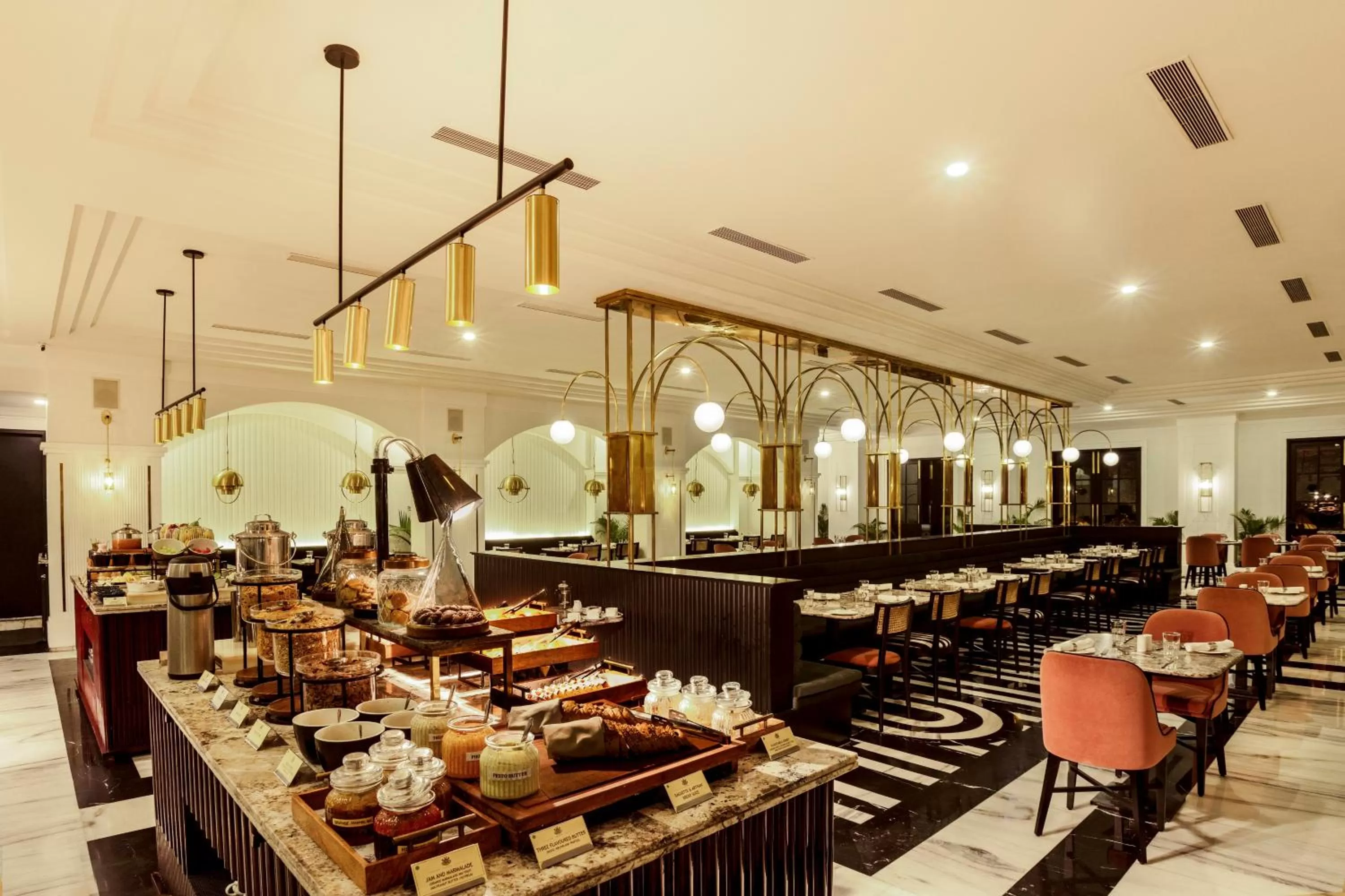 Restaurant/places to eat in Jehan Numa Palace Hotel