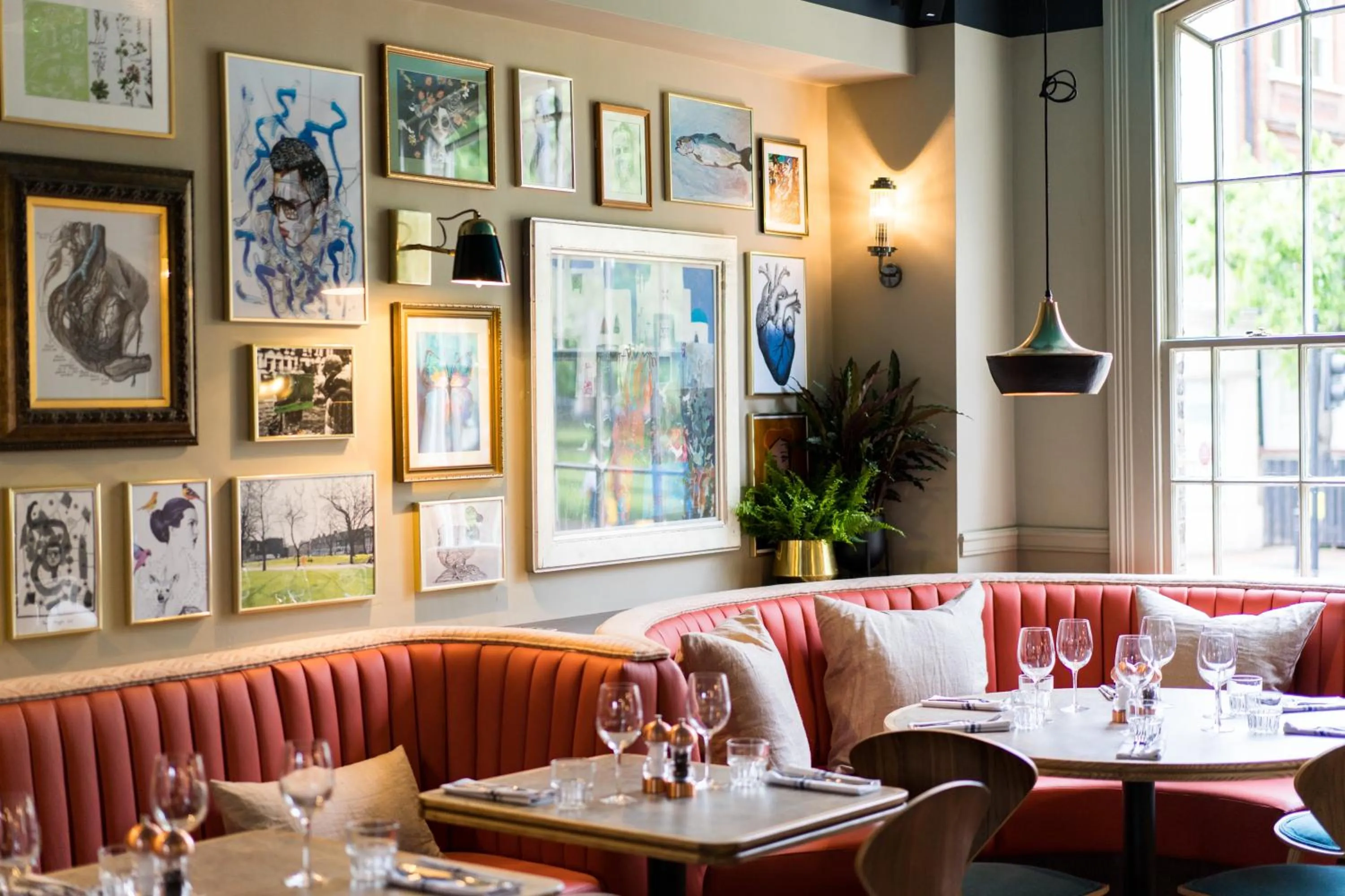 Restaurant/places to eat in Aragon House