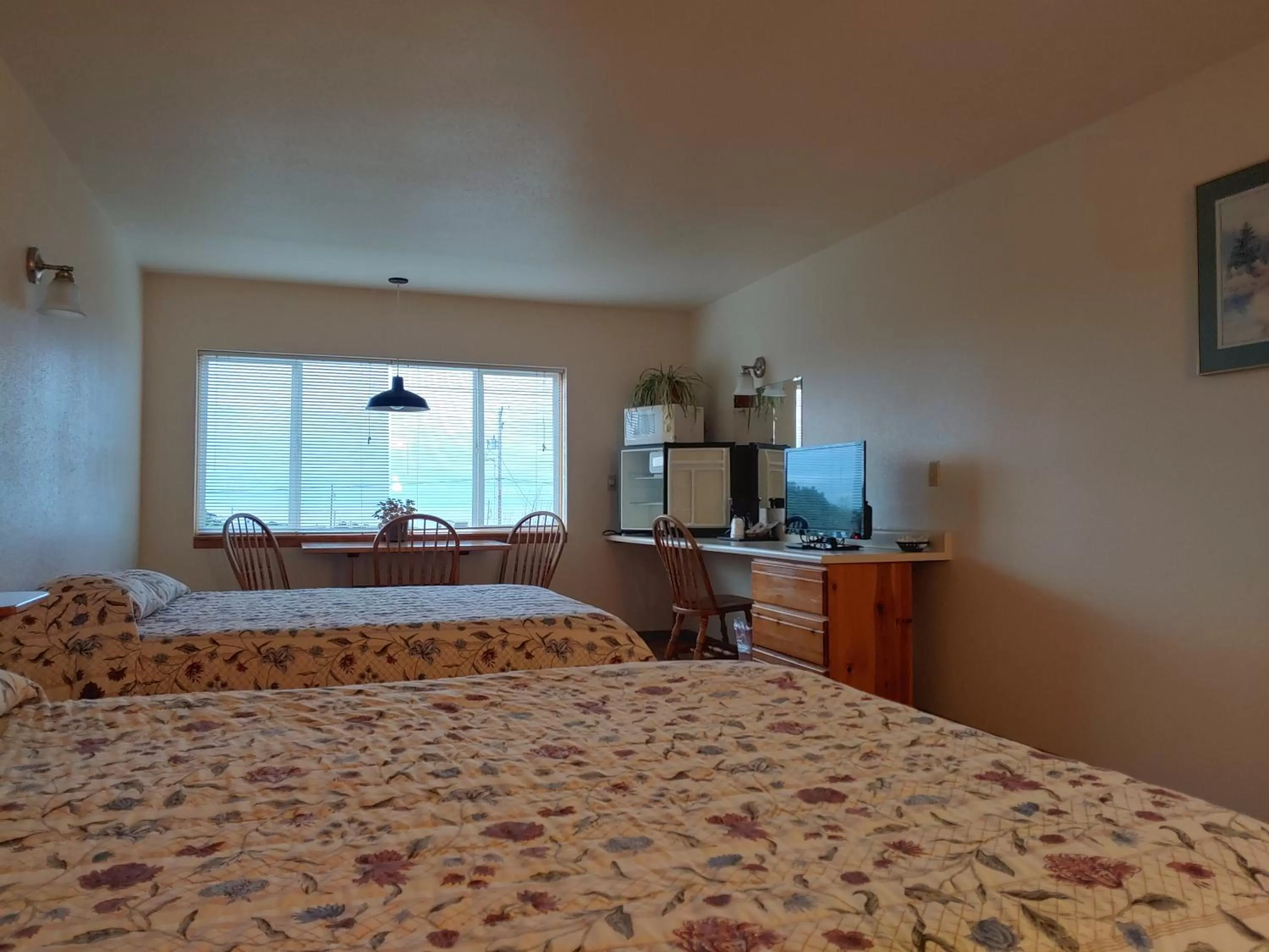 Bed in The Dublin House Motel