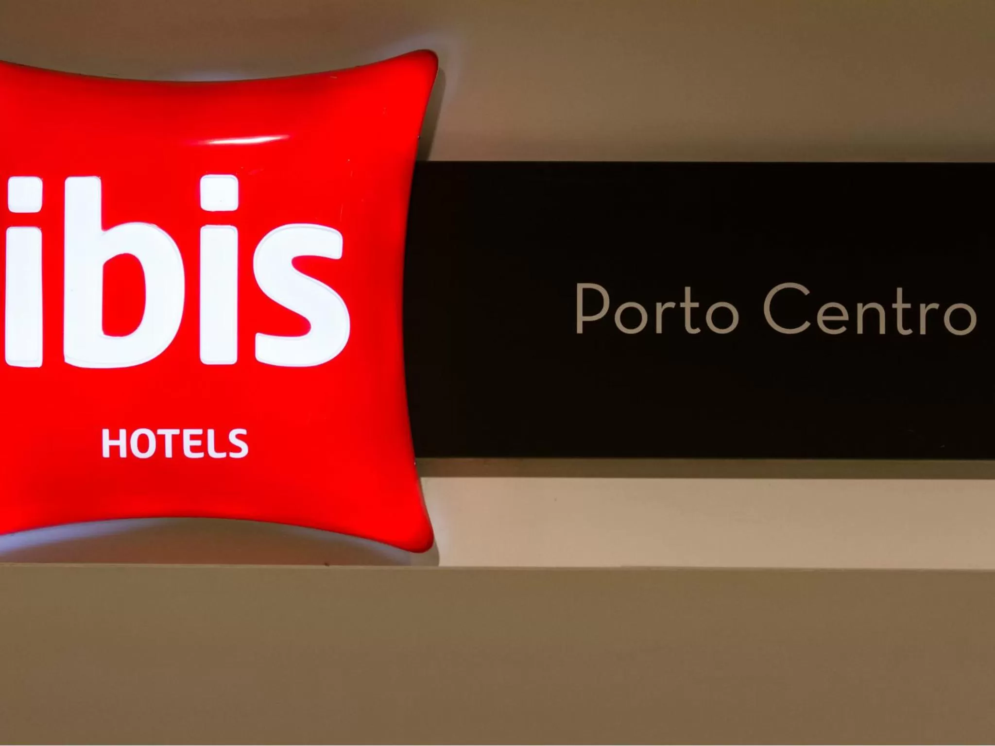 Facade/entrance in ibis Porto Centro São Bento
