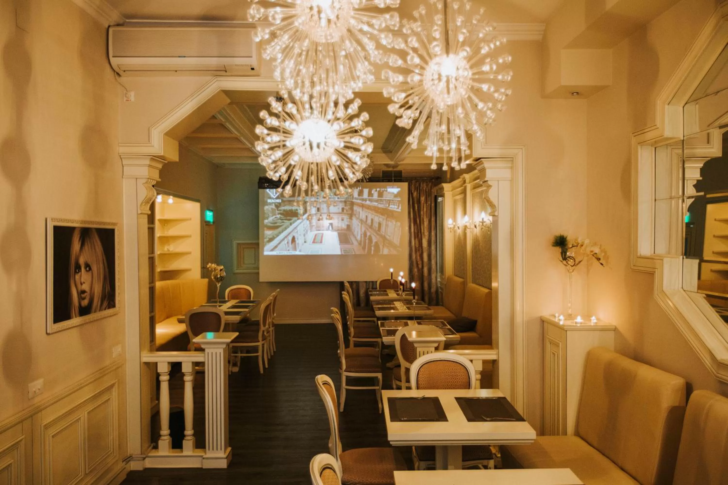 Restaurant/places to eat in Carol Boutique - Vila Cornelia