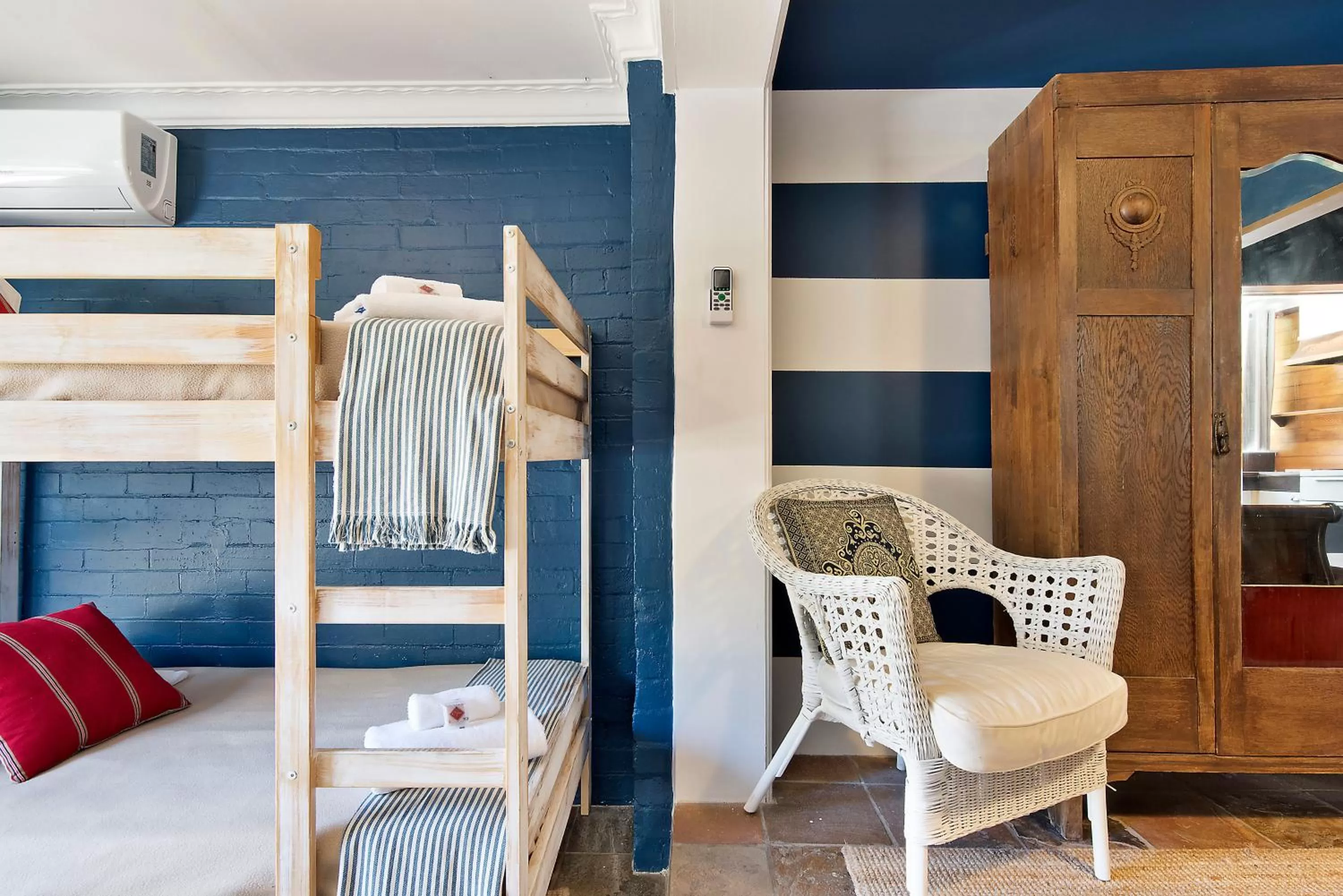 Bed in Manly Waves Studios & Apartments