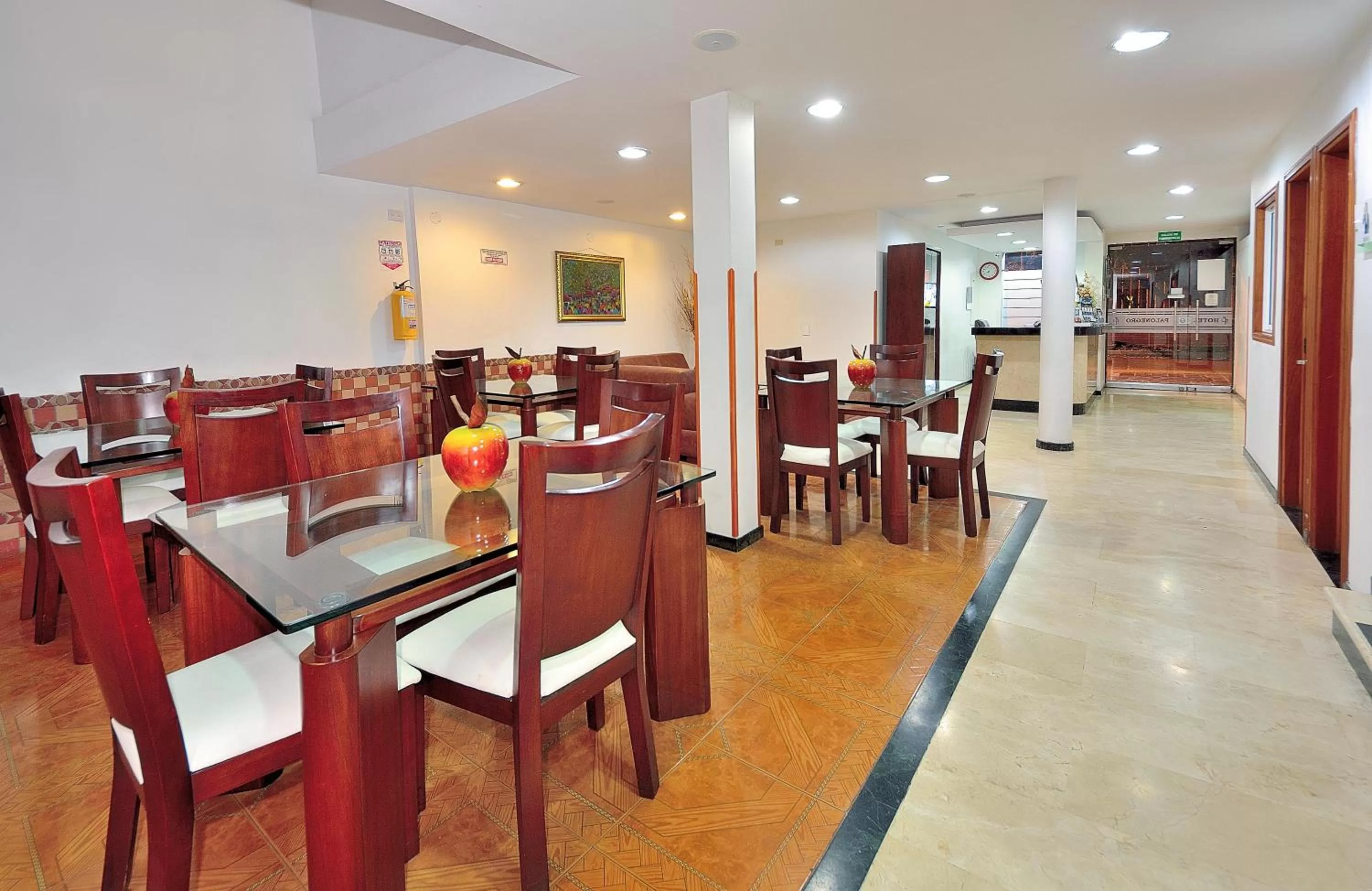 Restaurant/places to eat in Hotel Palonegro