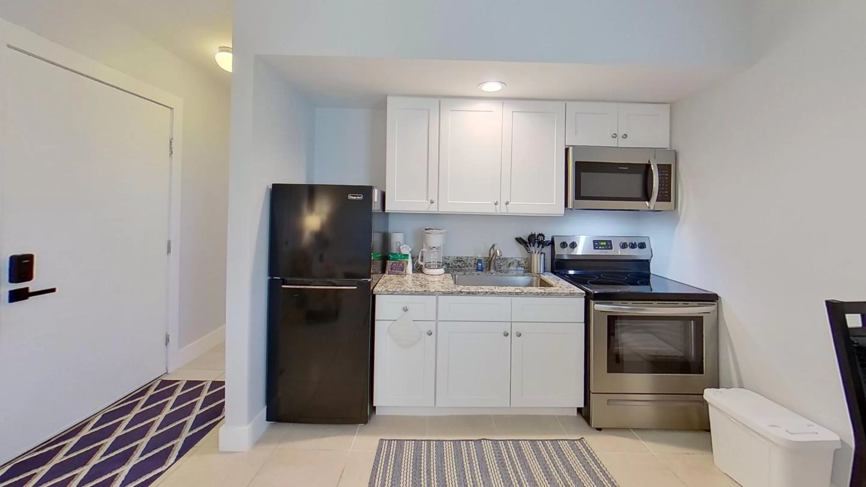 Kitchen or kitchenette in Matlacha on Shoreview