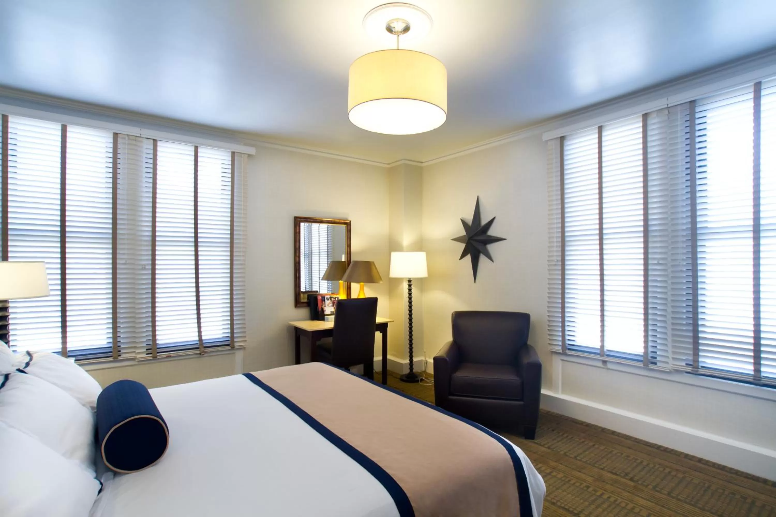 Photo of the whole room, Bed in Marines' Memorial Club & Hotel Union Square