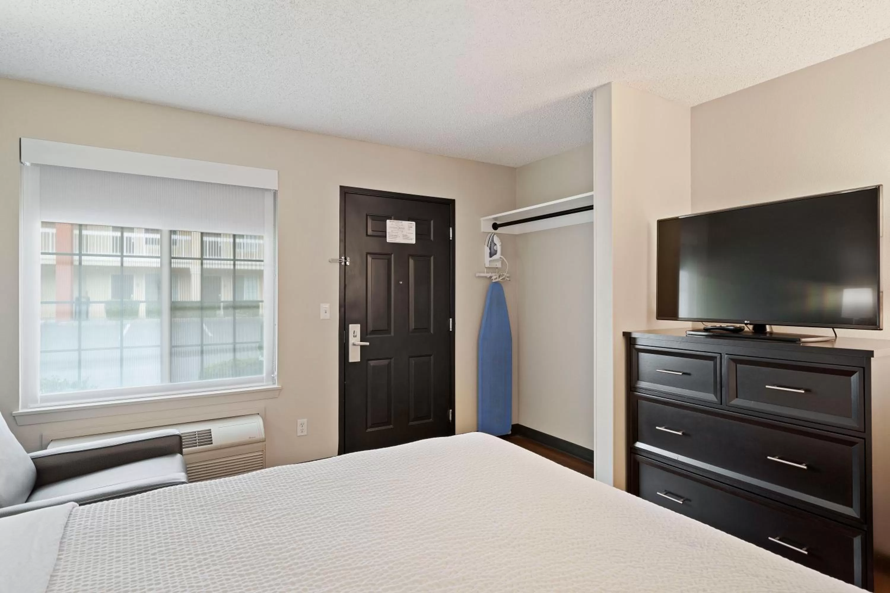 Bed in Extended Stay America Suites - Seattle - Redmond