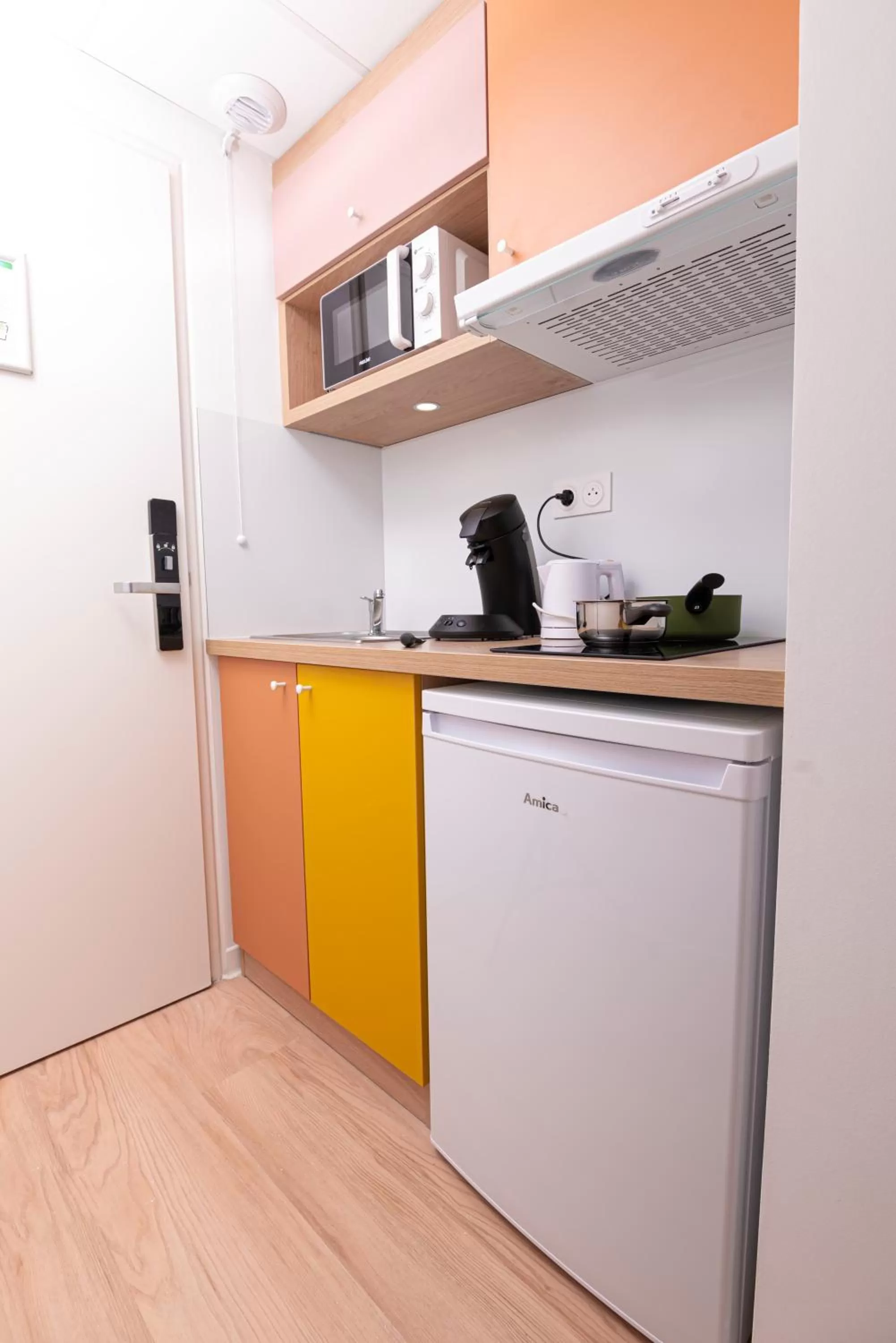 Kitchen or kitchenette in Apparthotel Privilodges Toulon