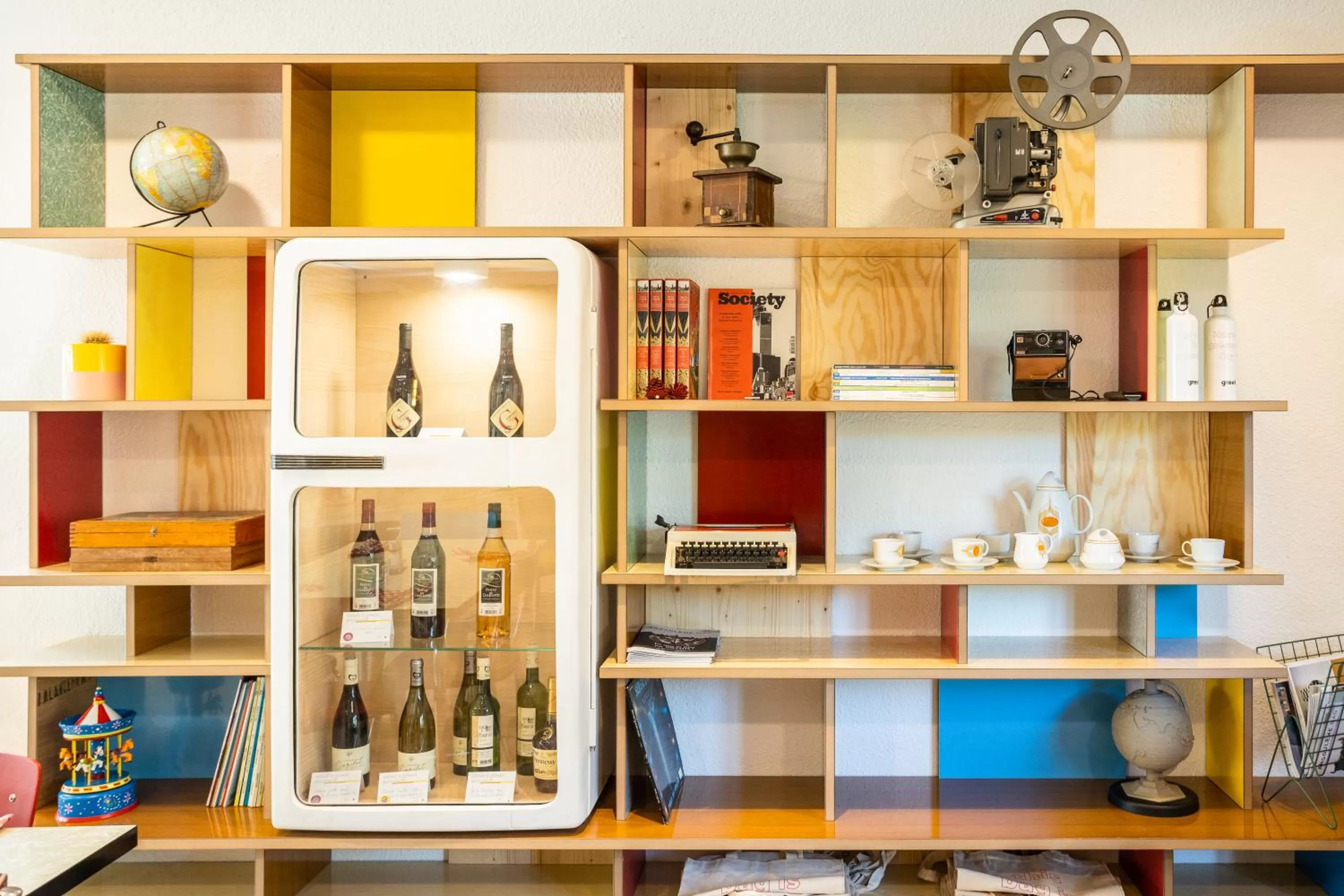 Lobby or reception in greet hôtel Angoulême