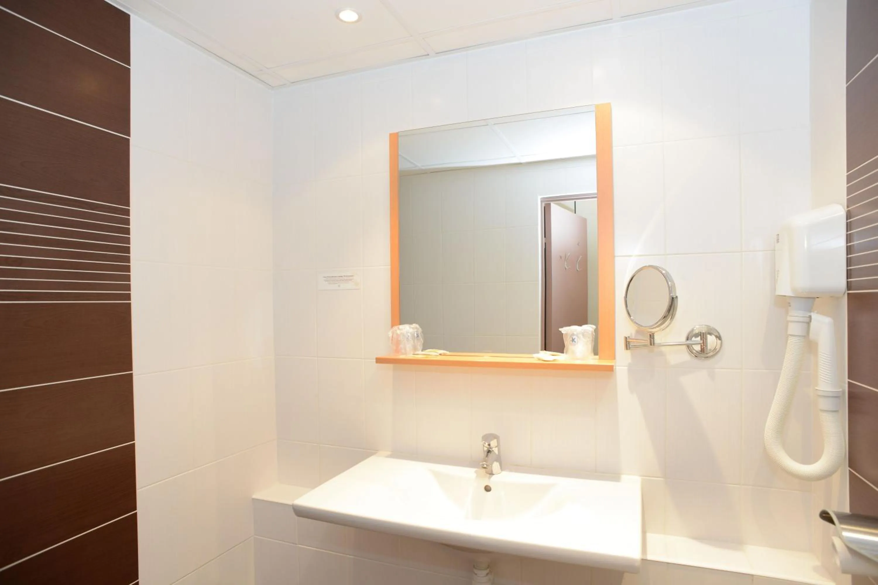 Bathroom in Hôtel Cositel, CIT'HOTEL Coutances