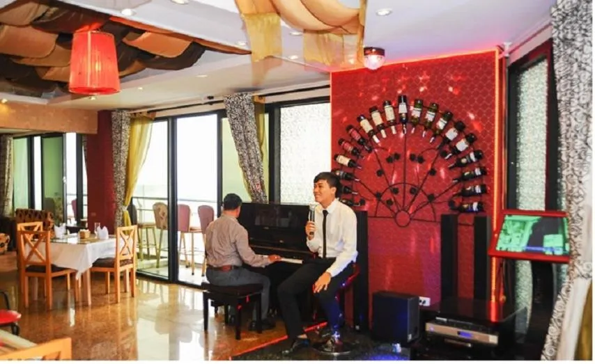 Day in Sunset Westlake Hanoi Hotel