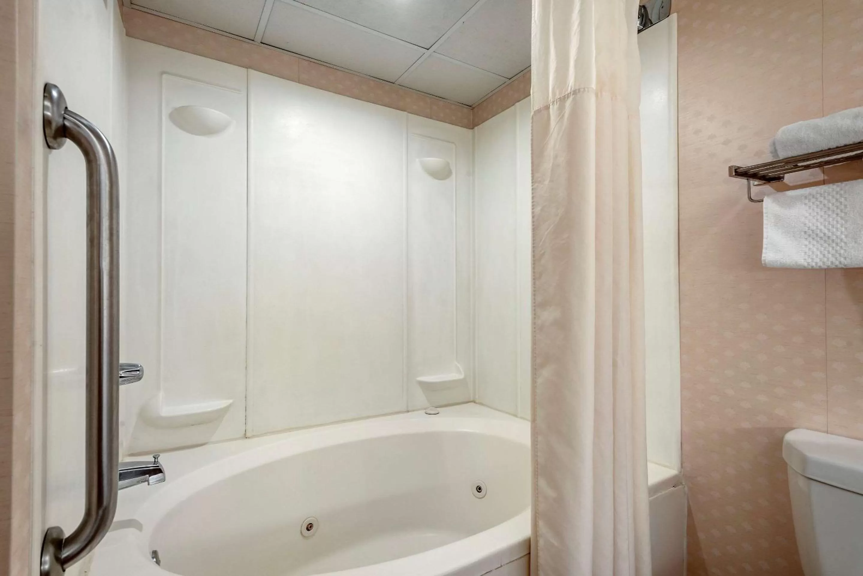 Bedroom in Quality Inn Montgomeryville-Philadelphia