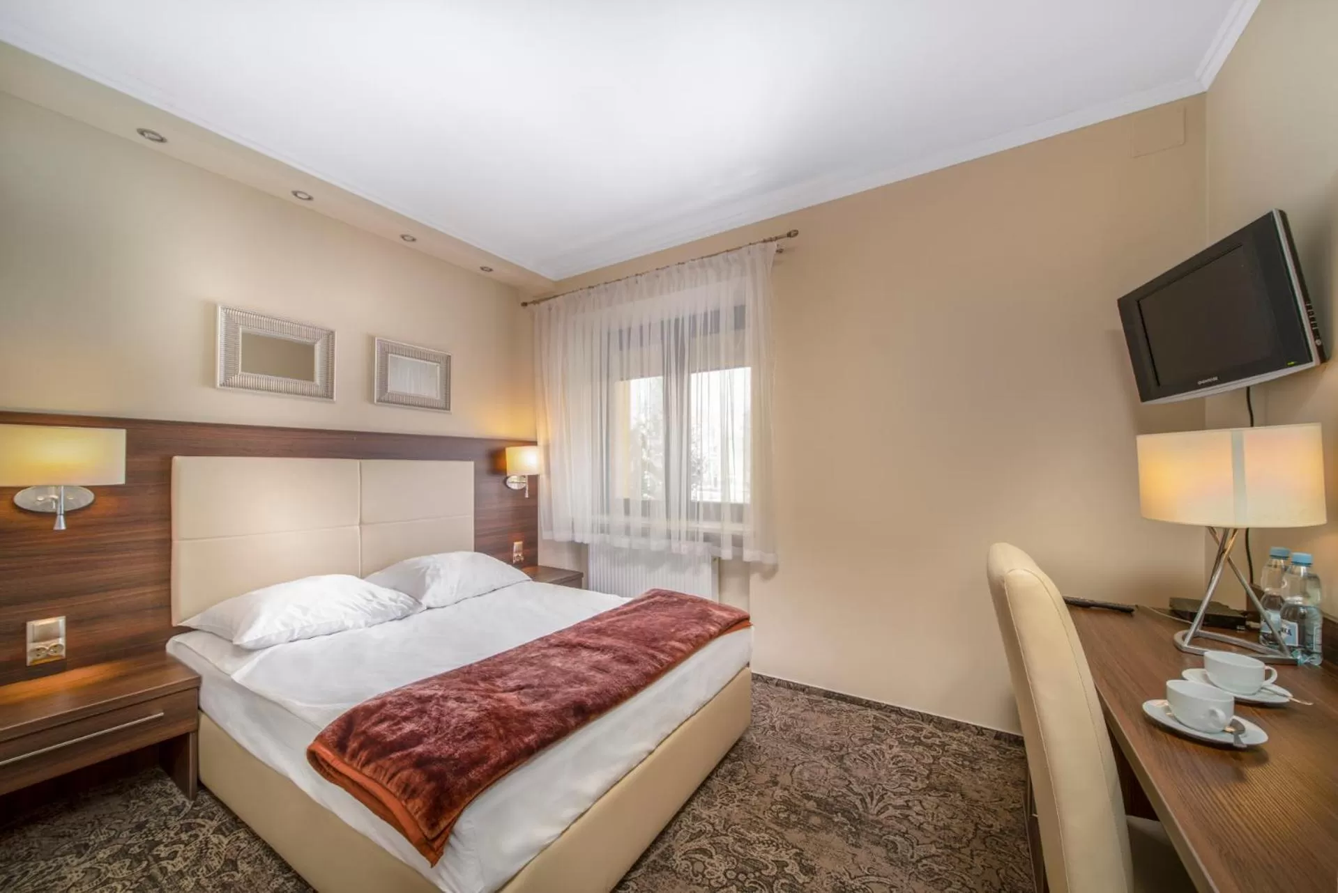 TV and multimedia, Bed in Hotel Promien