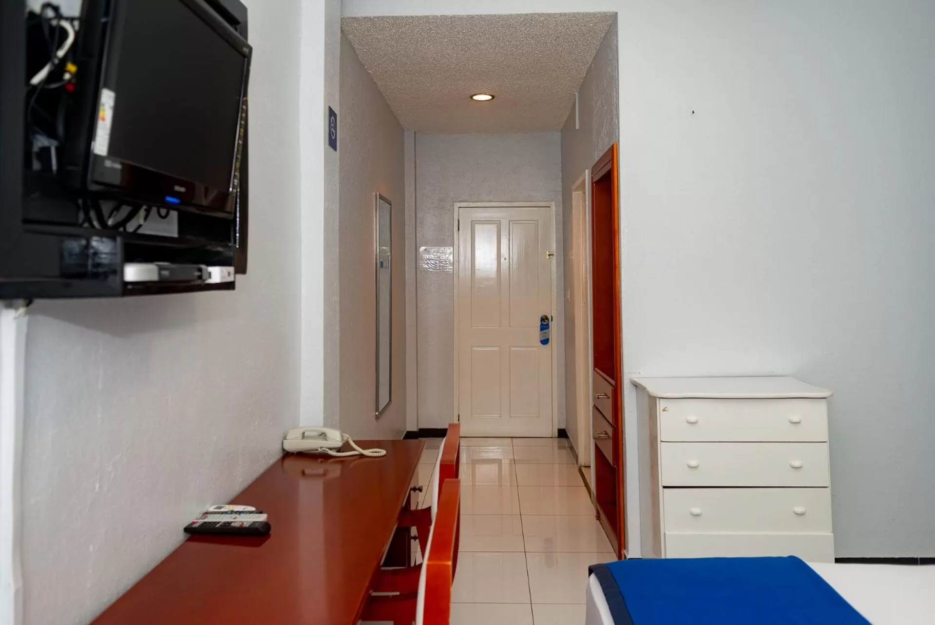 TV/Entertainment Center in Status International Hotel