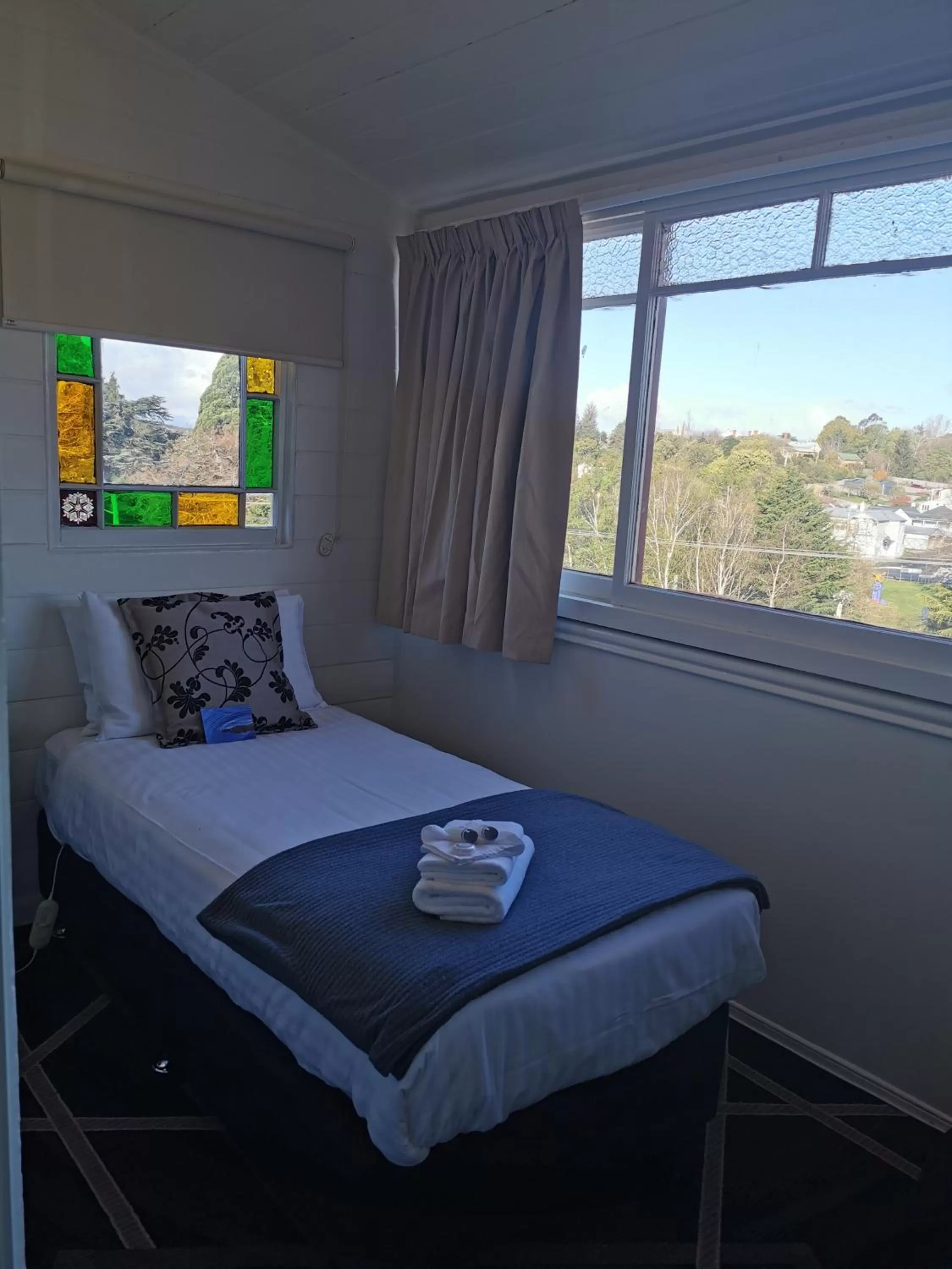 Bed in The Empire Hotel Deloraine