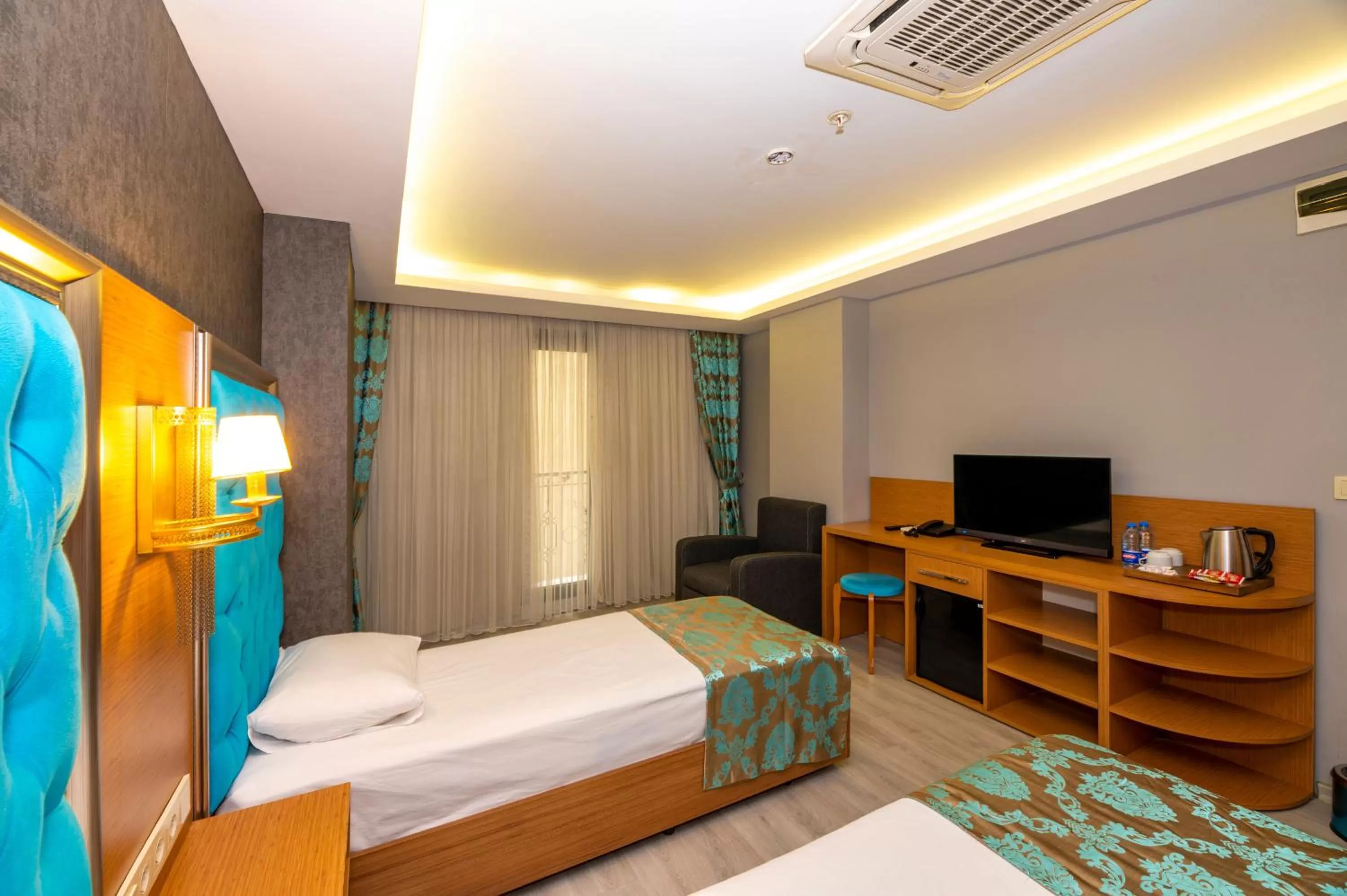 Photo of the whole room, Bed in Grand Palace Hotel