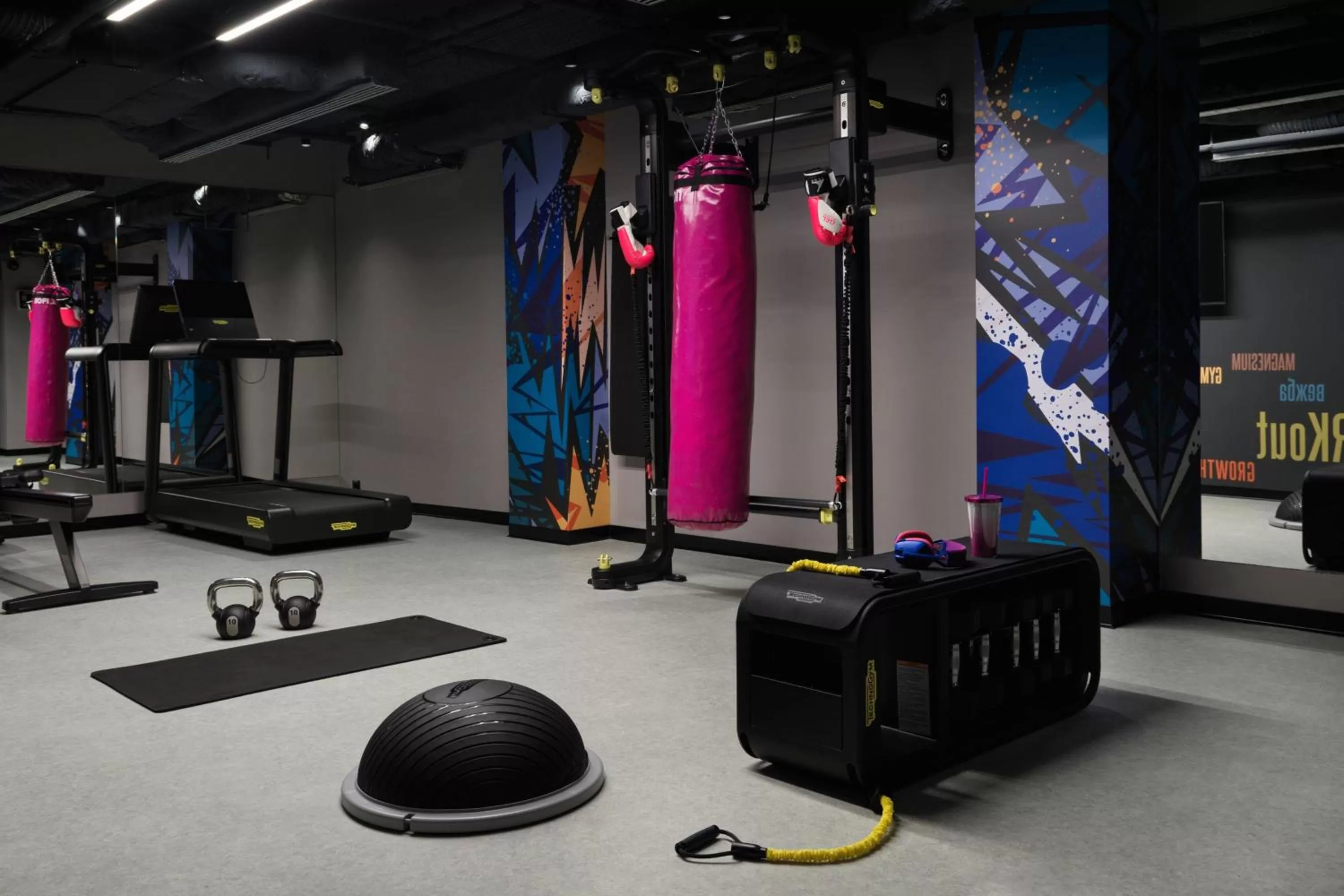 Area and facilities in Moxy Belgrade