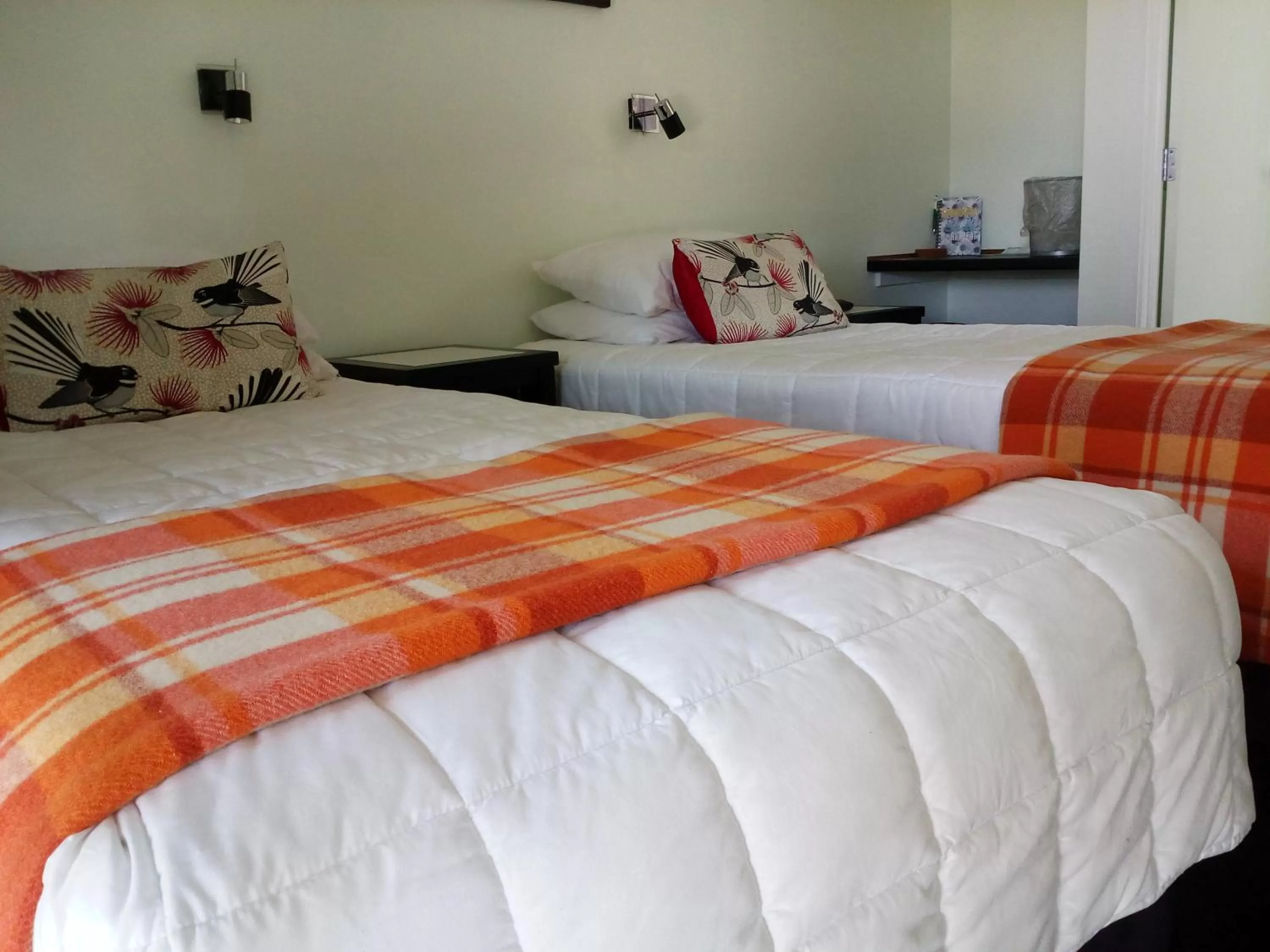 Bed in Mahinapua Retreat B&B