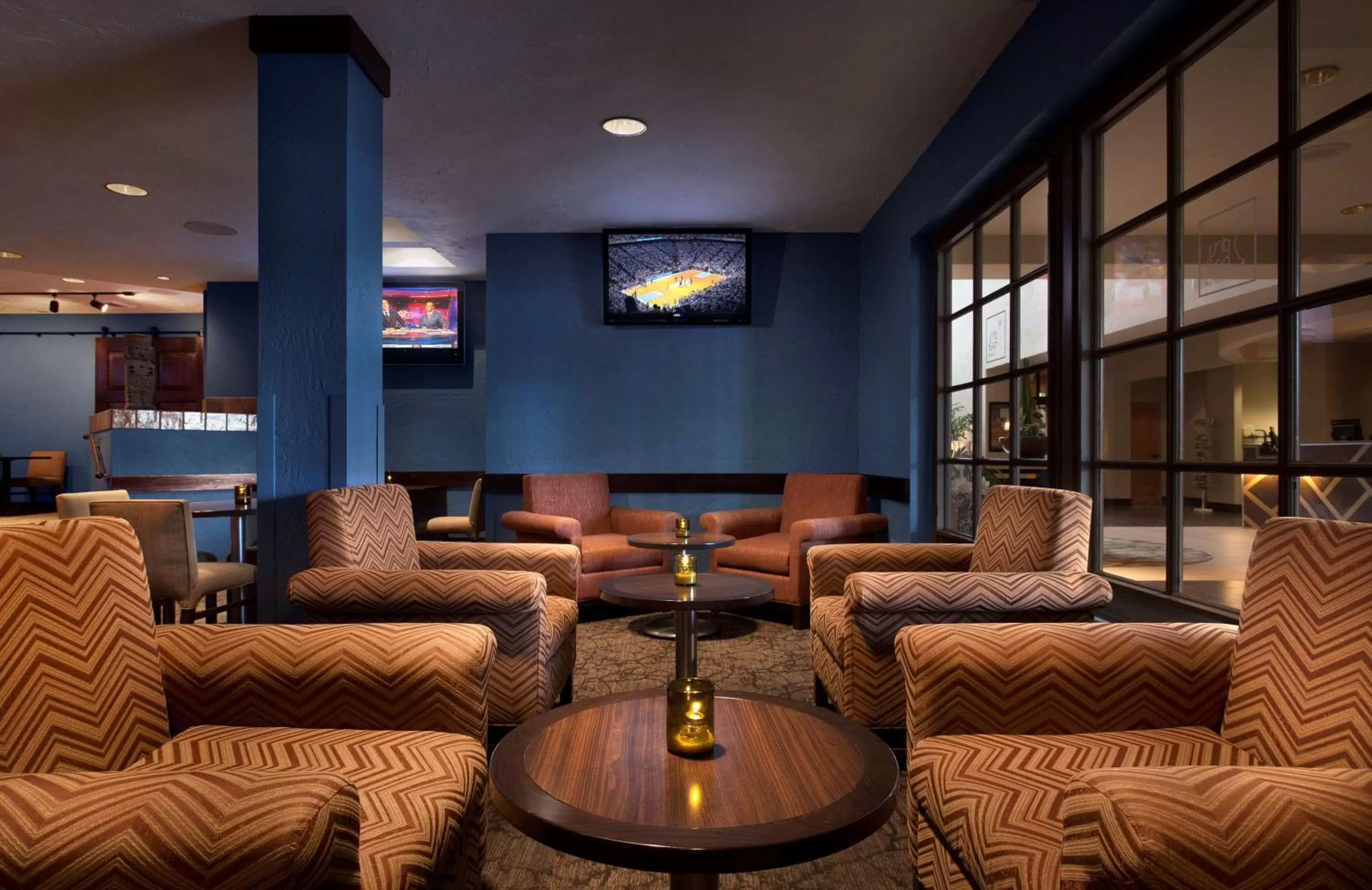 Restaurant/places to eat in Embassy Suites by Hilton Phoenix Tempe