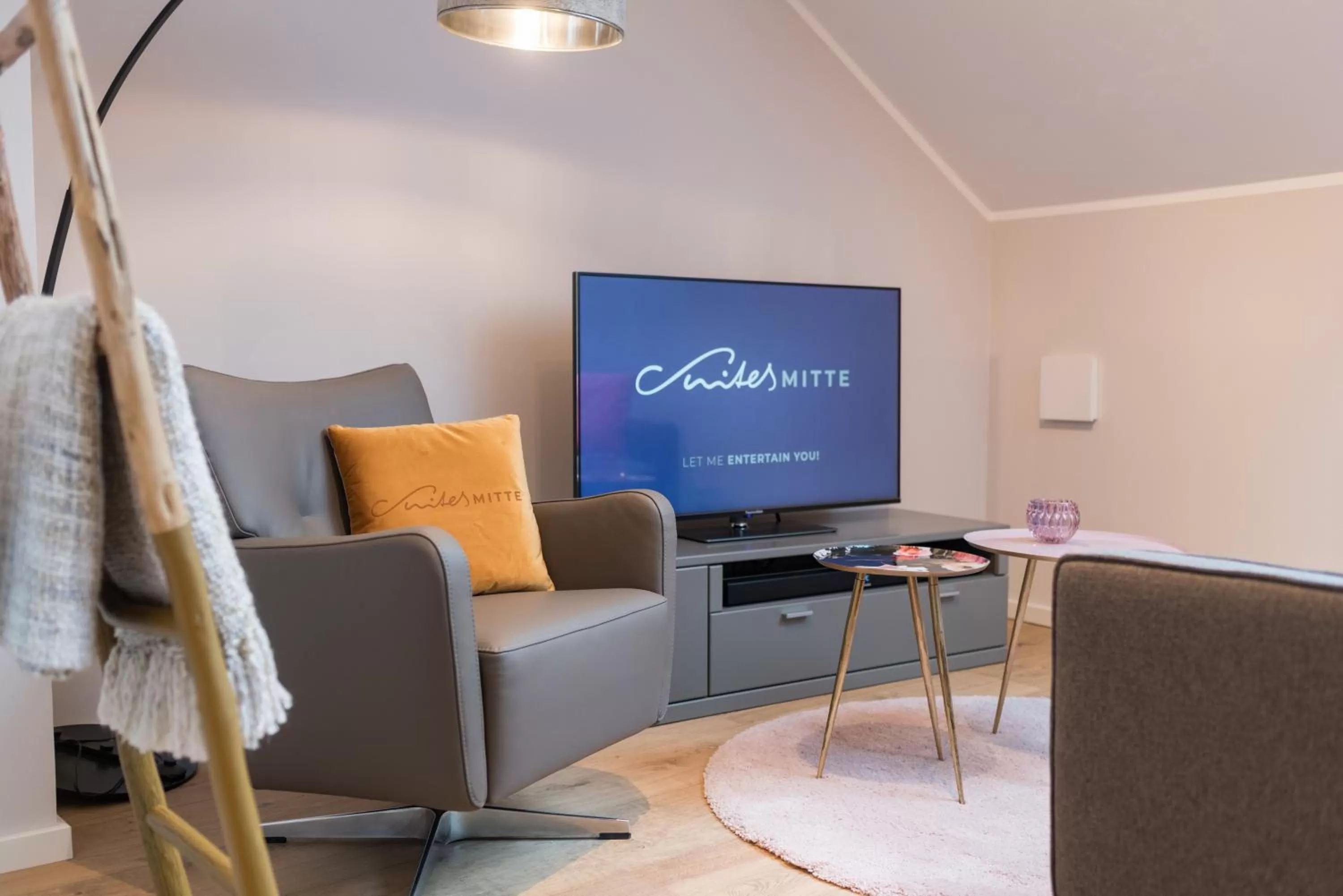 TV and multimedia in Suites MITTE - Aparthotel