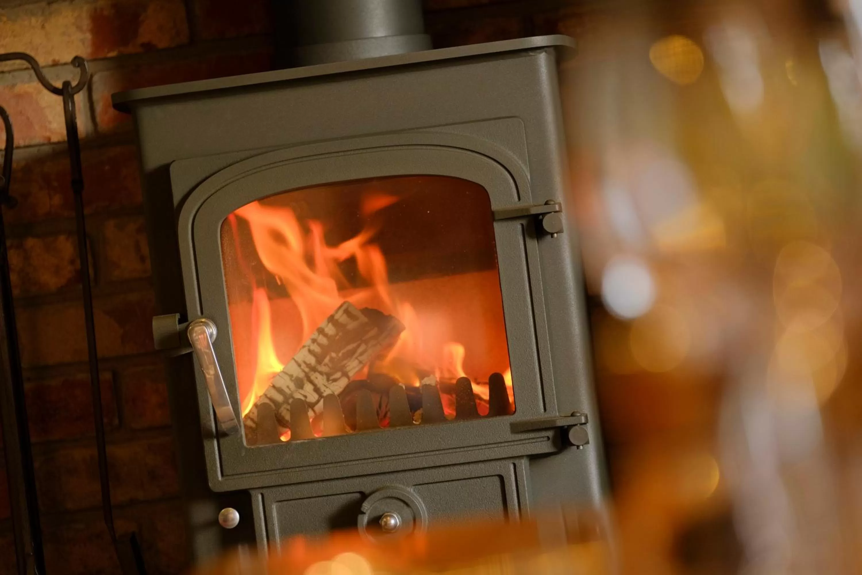 fireplace in The Saracens Head