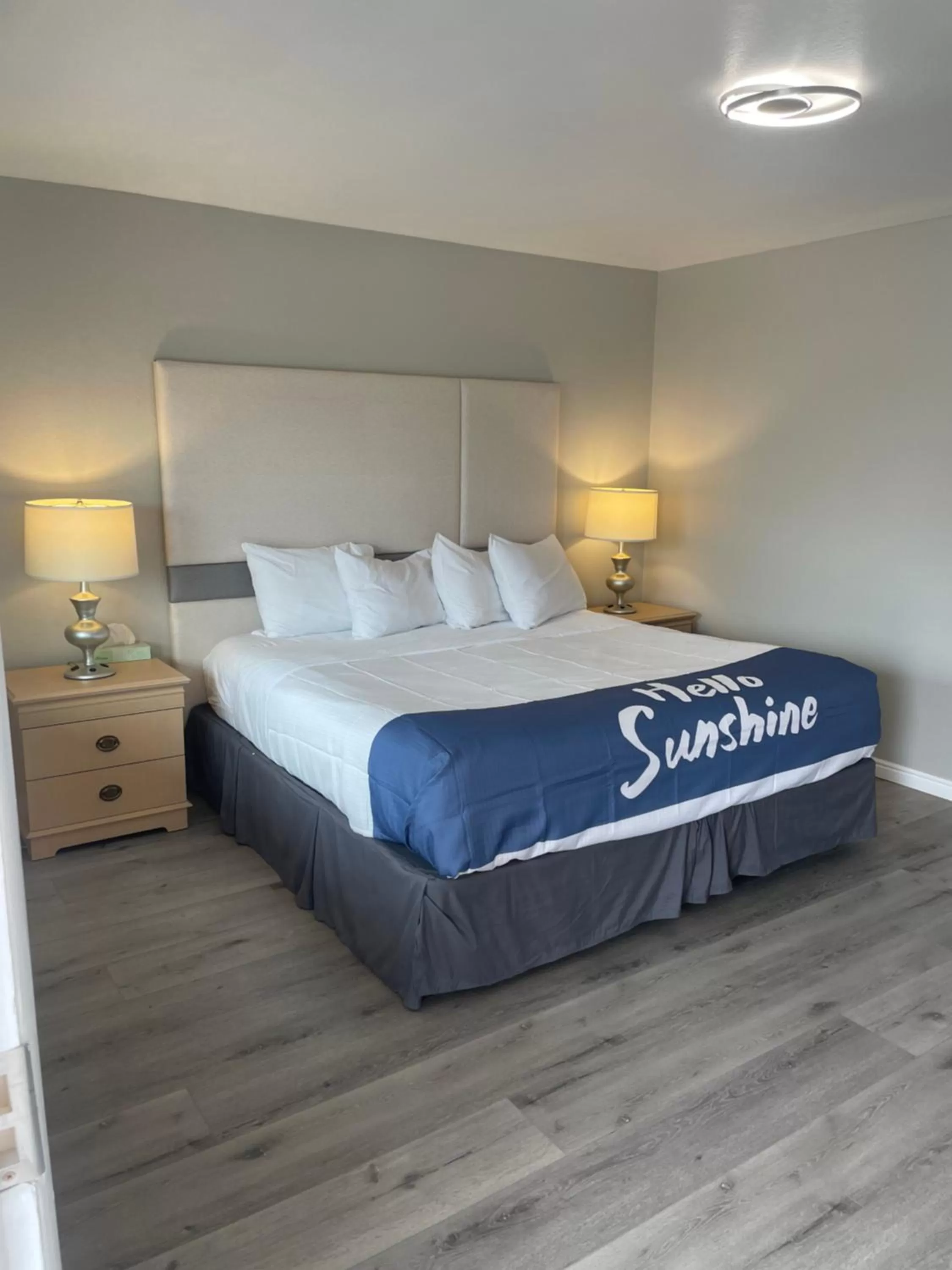 Bed in Sunglow Motel