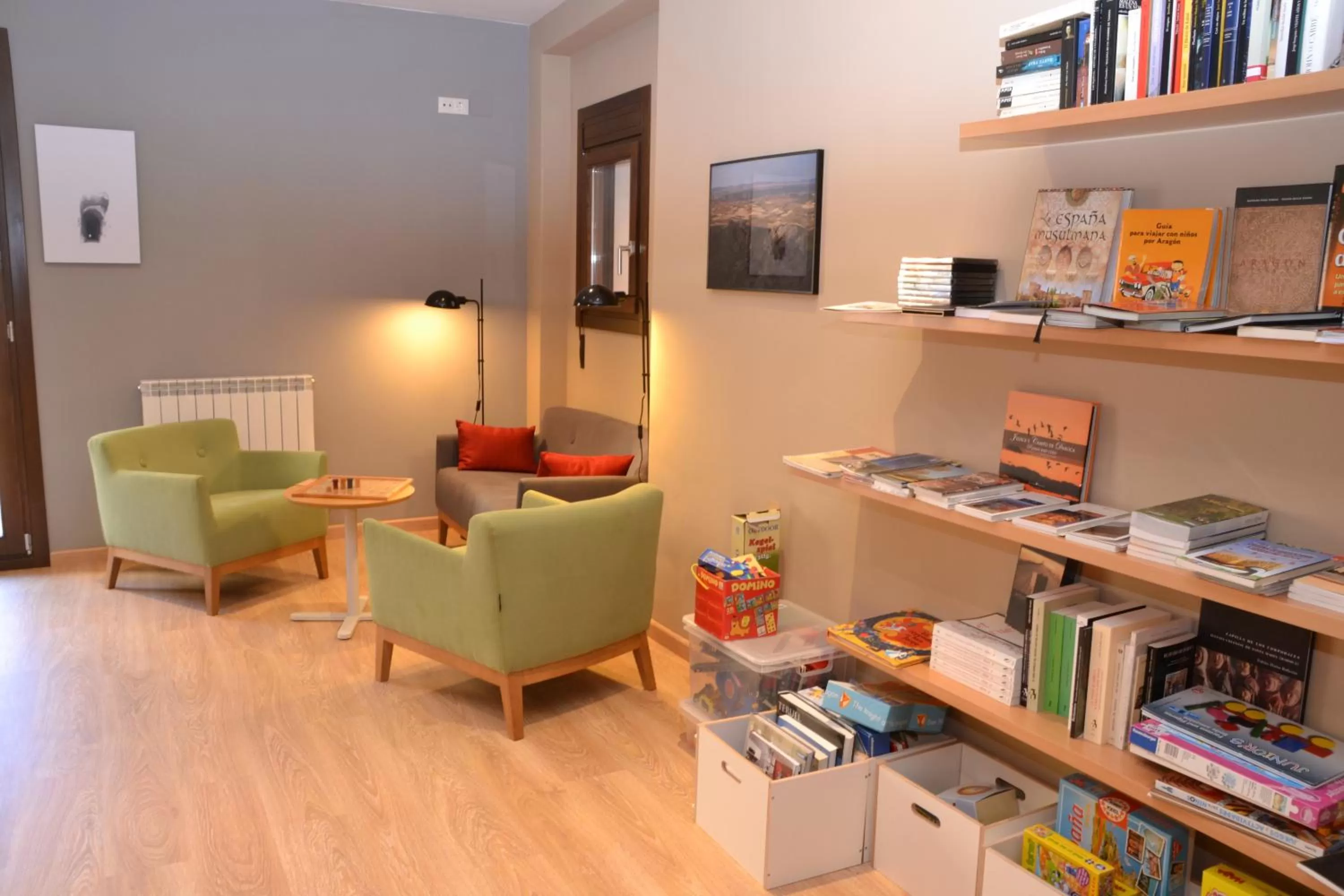 Library in La Casa de las Aldeas