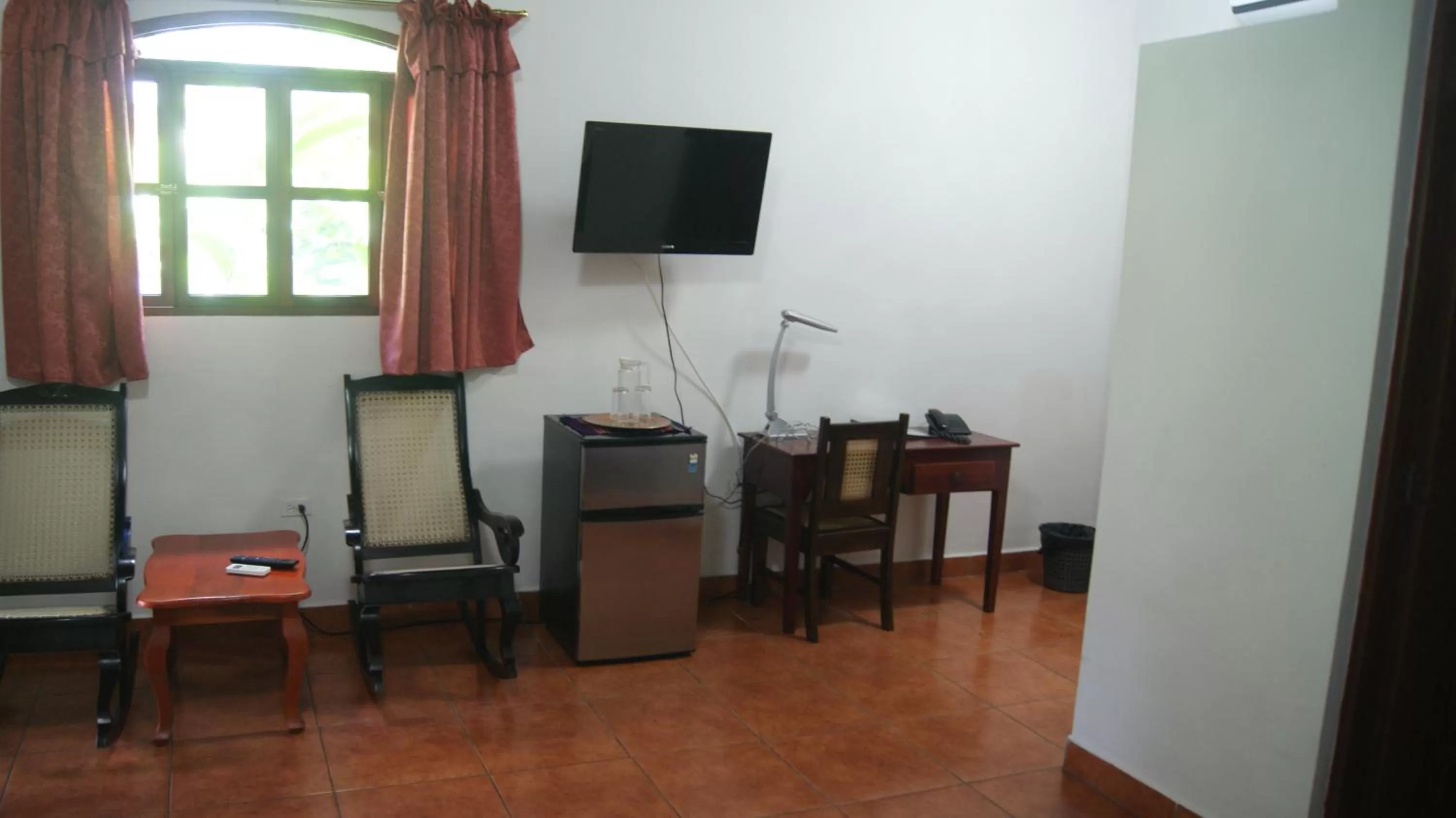 Photo of the whole room in Hotel Cacique Adiact