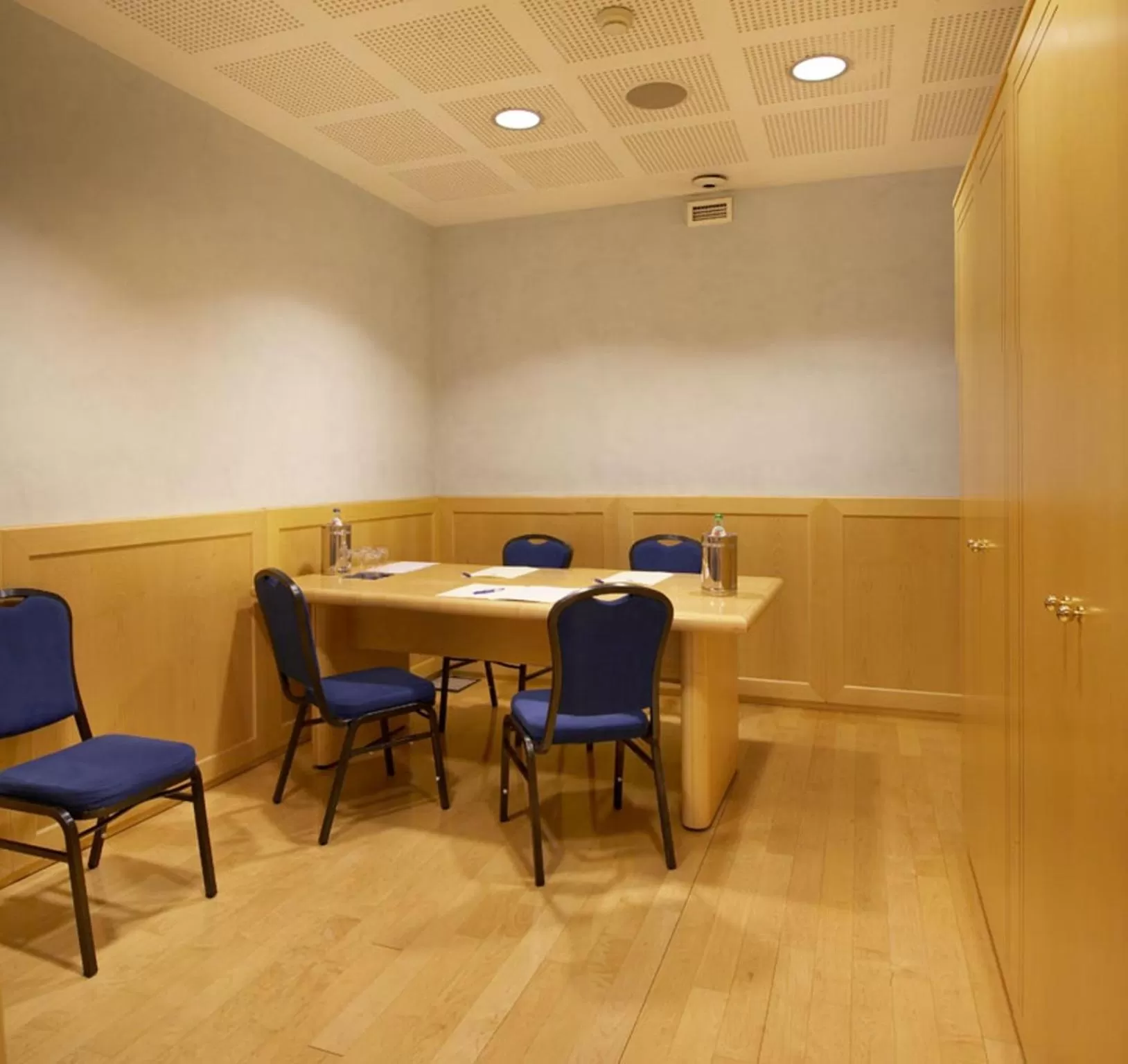 Business facilities in Pacific Hotel Fortino