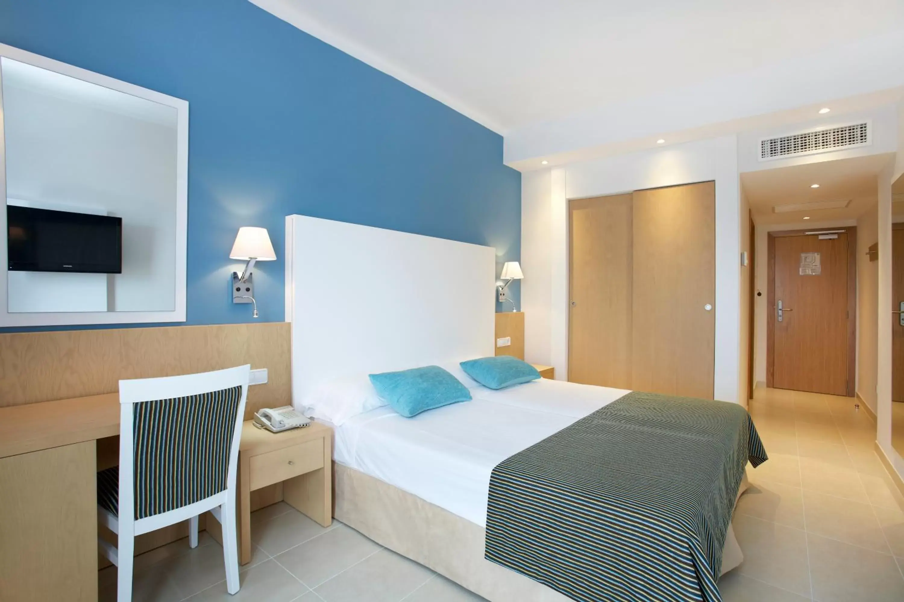 Twin Room in Universal Hotel Marqués Twin Room in Universal Hotel Marqués