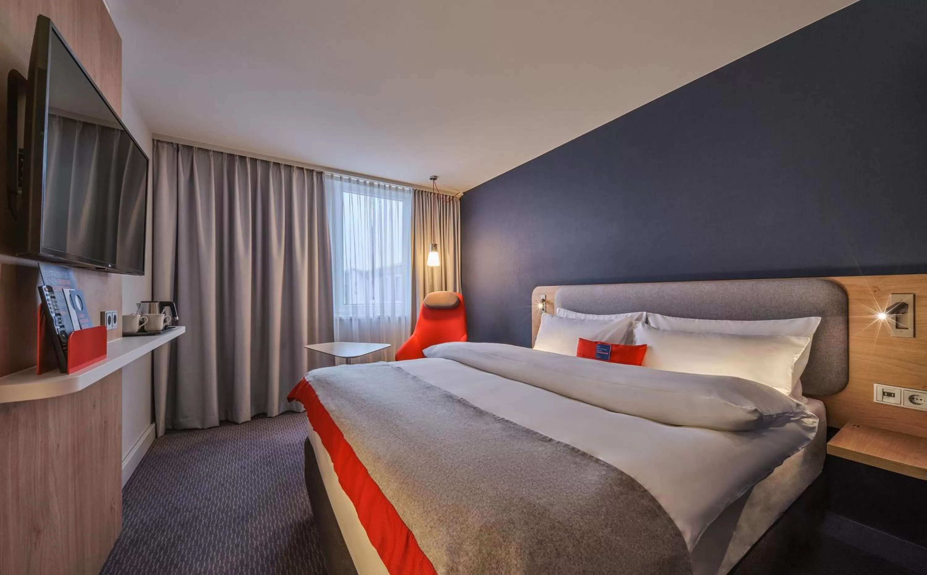 Photo of the whole room, Bed in Holiday Inn Express Düsseldorf - City North by IHG
