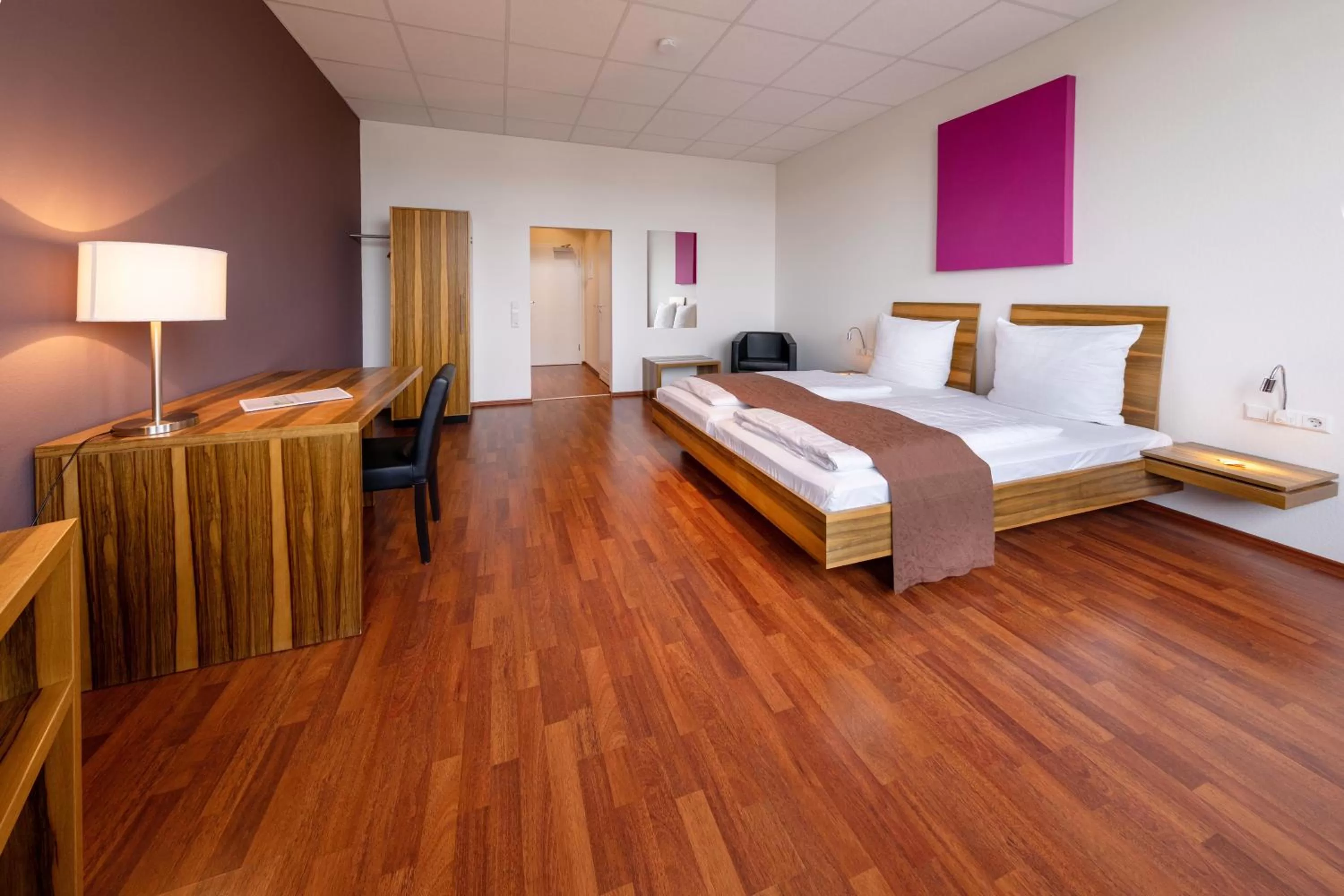 Photo of the whole room, Bed in AMH Airport-Messe-Hotel Stuttgart
