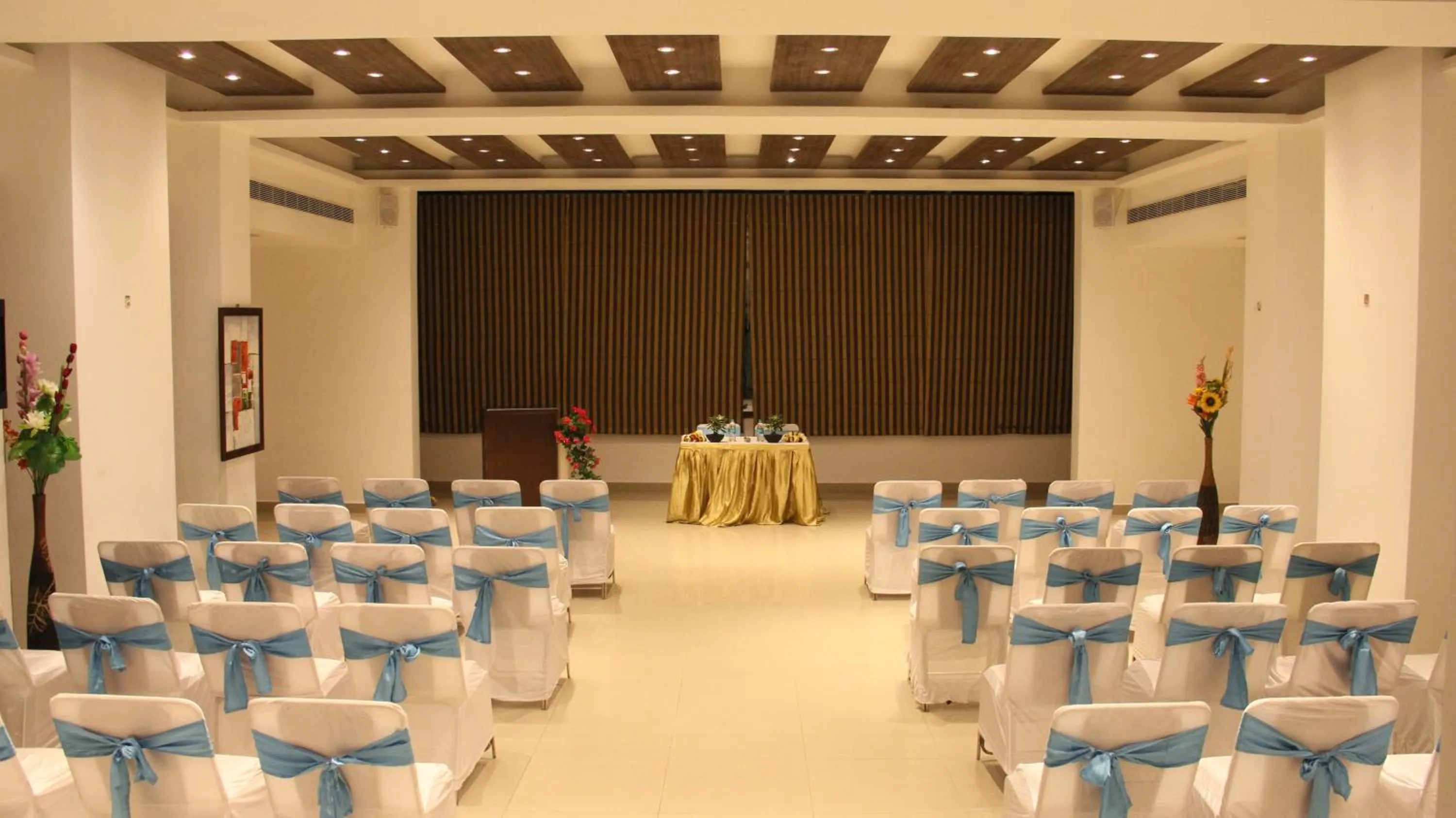 Business facilities in The Park Classic