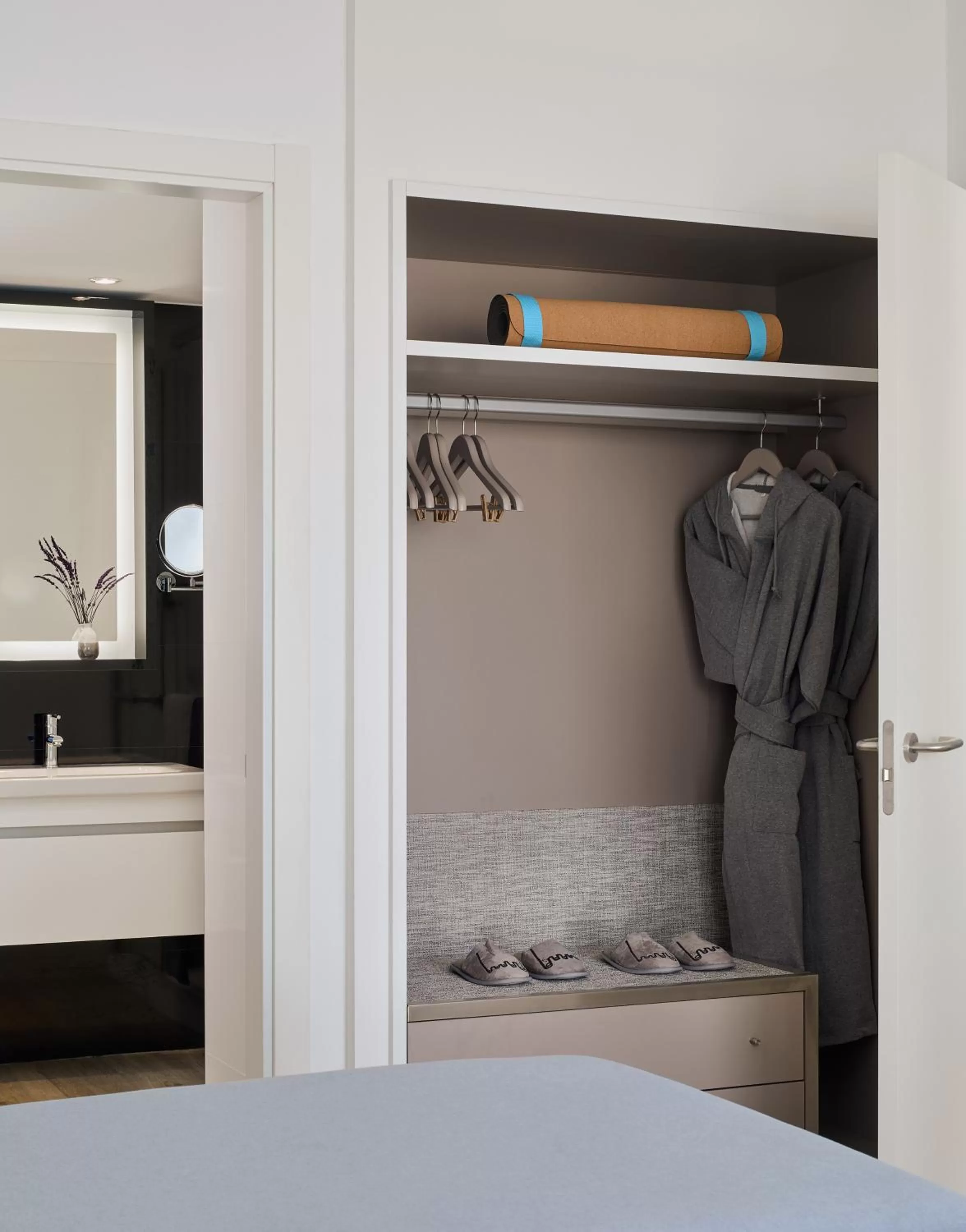 Bathroom, Bed in INNSiDE by Meliá Barcelona Apolo