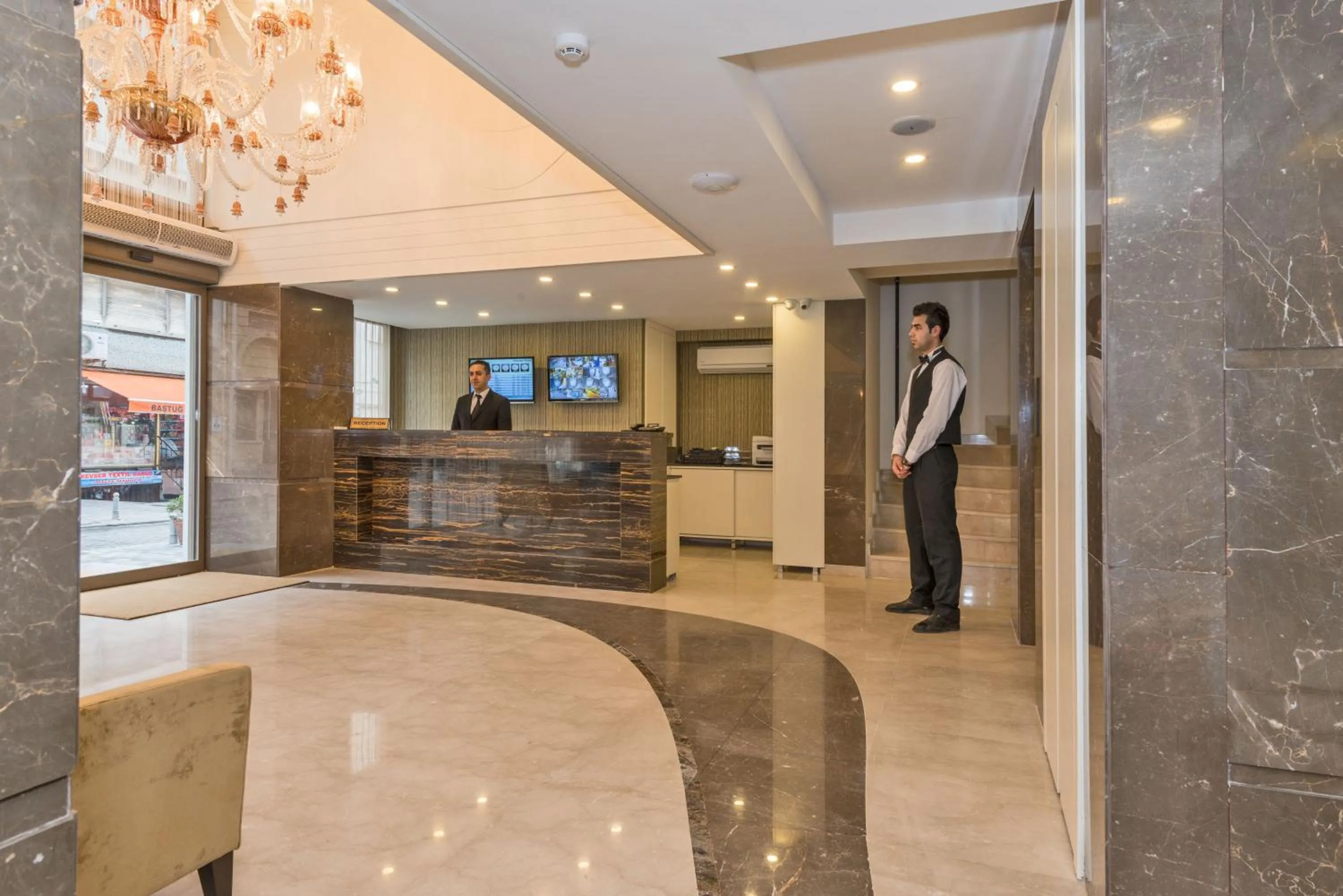 Lobby or reception in Bisetun Hotel