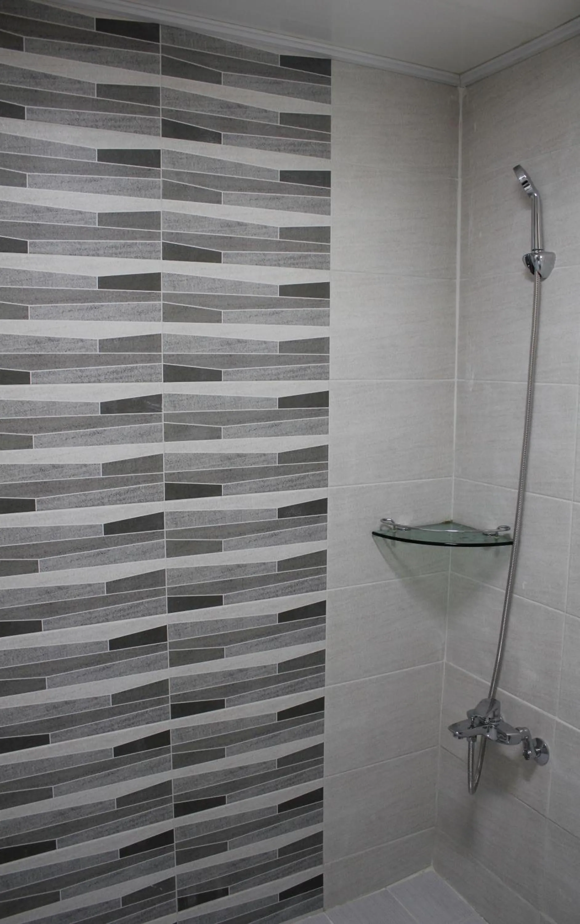 Shower in Jiwoljang Guesthouse