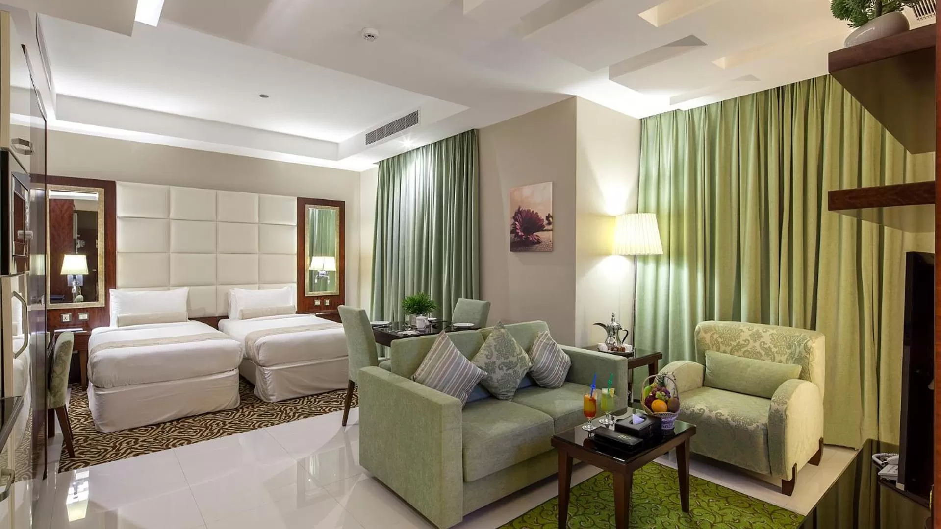 Living room in Western Lamar Hotel