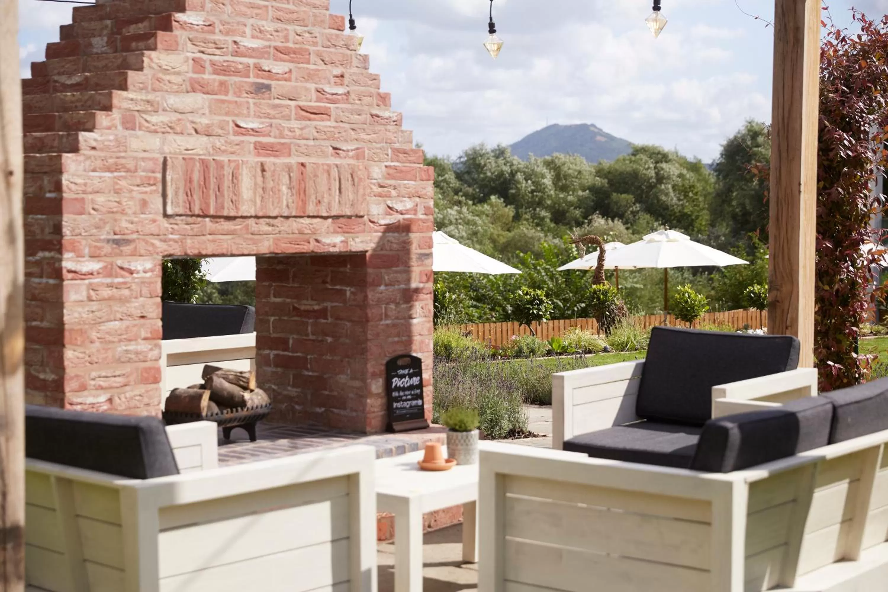 Seating area, BBQ Facilities in Riverside Inn by Chef & Brewer Collection